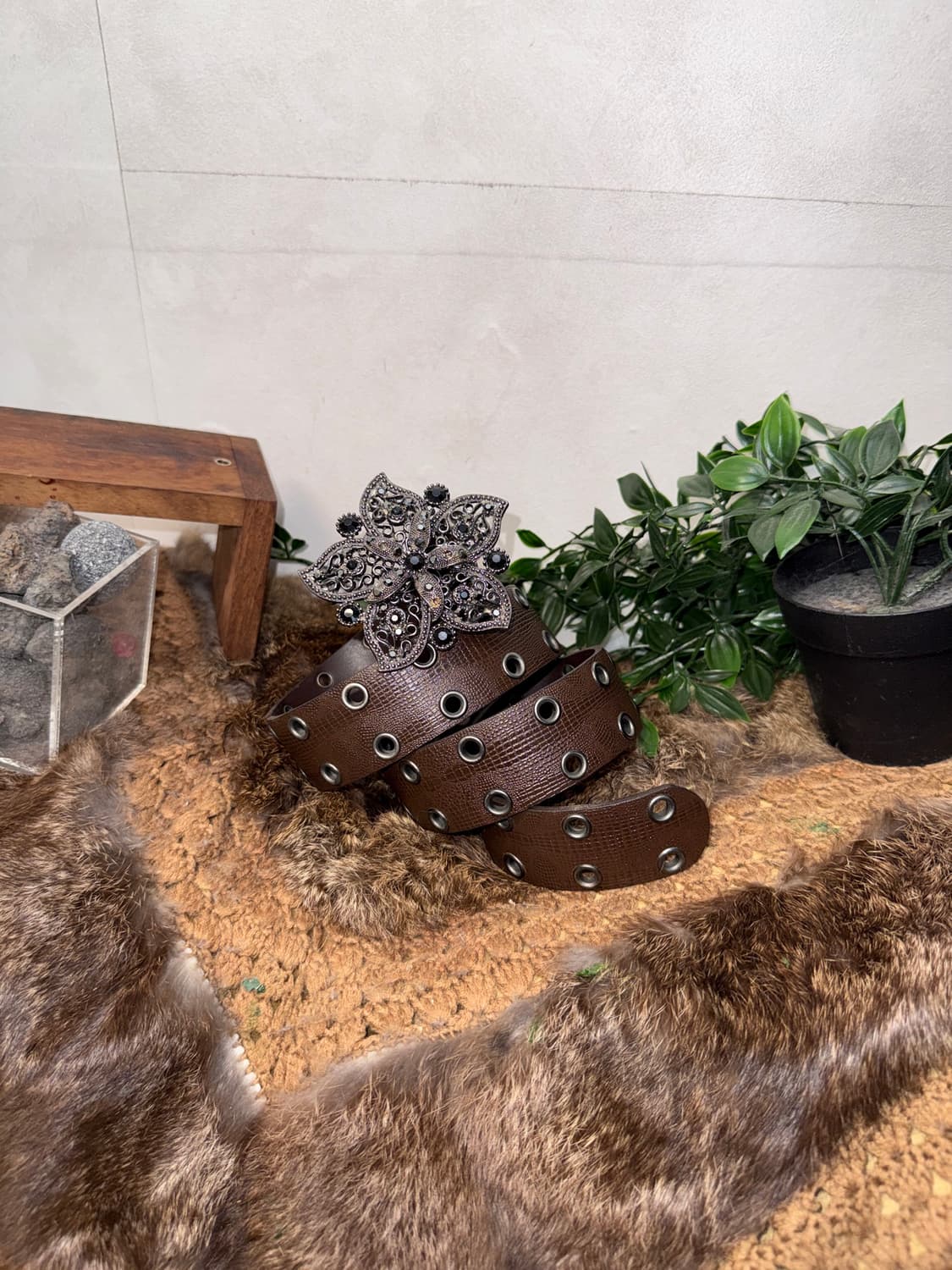 Brown cubic flower buckle punching belt 상품이미지2