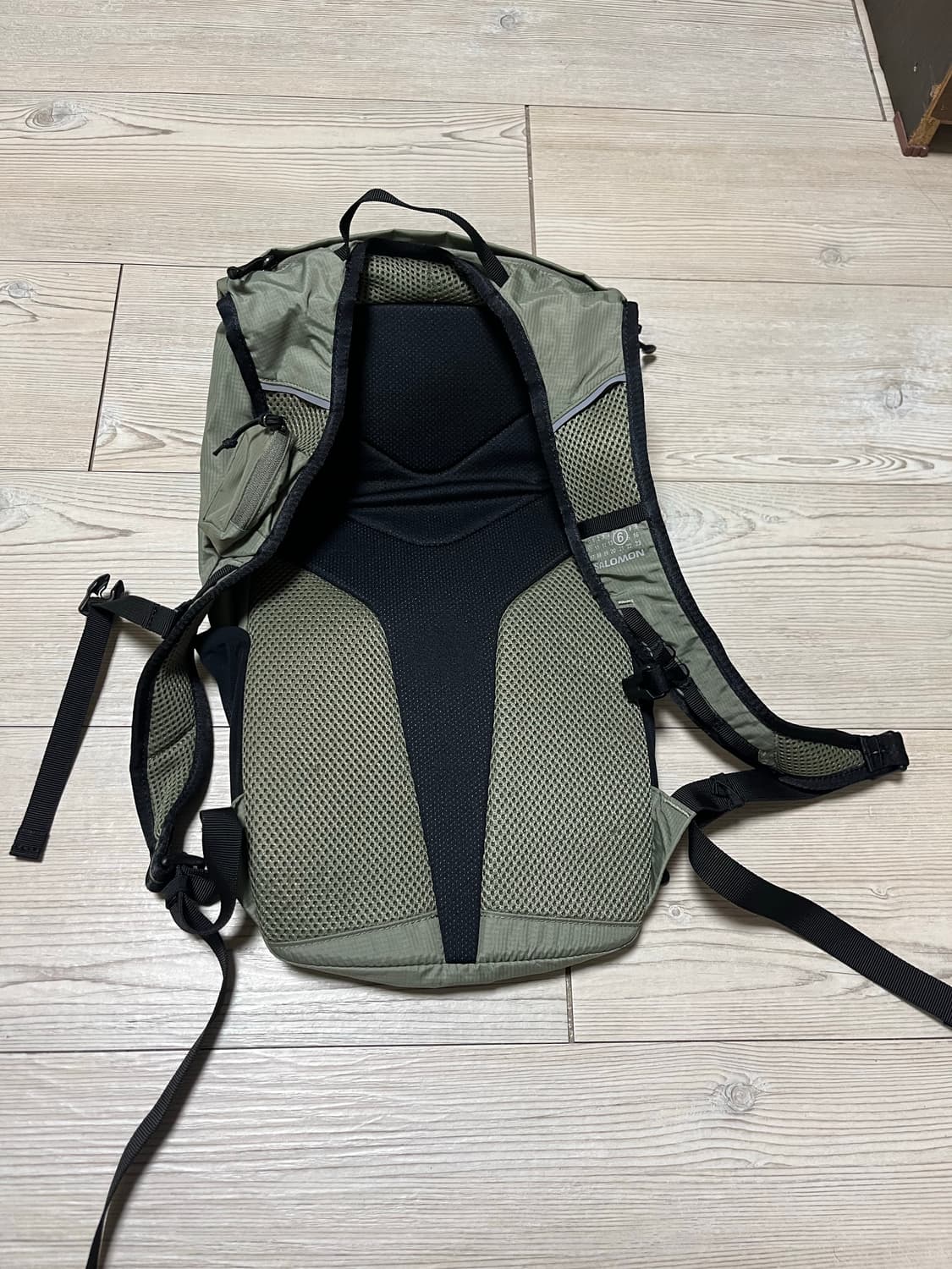 mm6 살로몬 백팩 상품이미지2