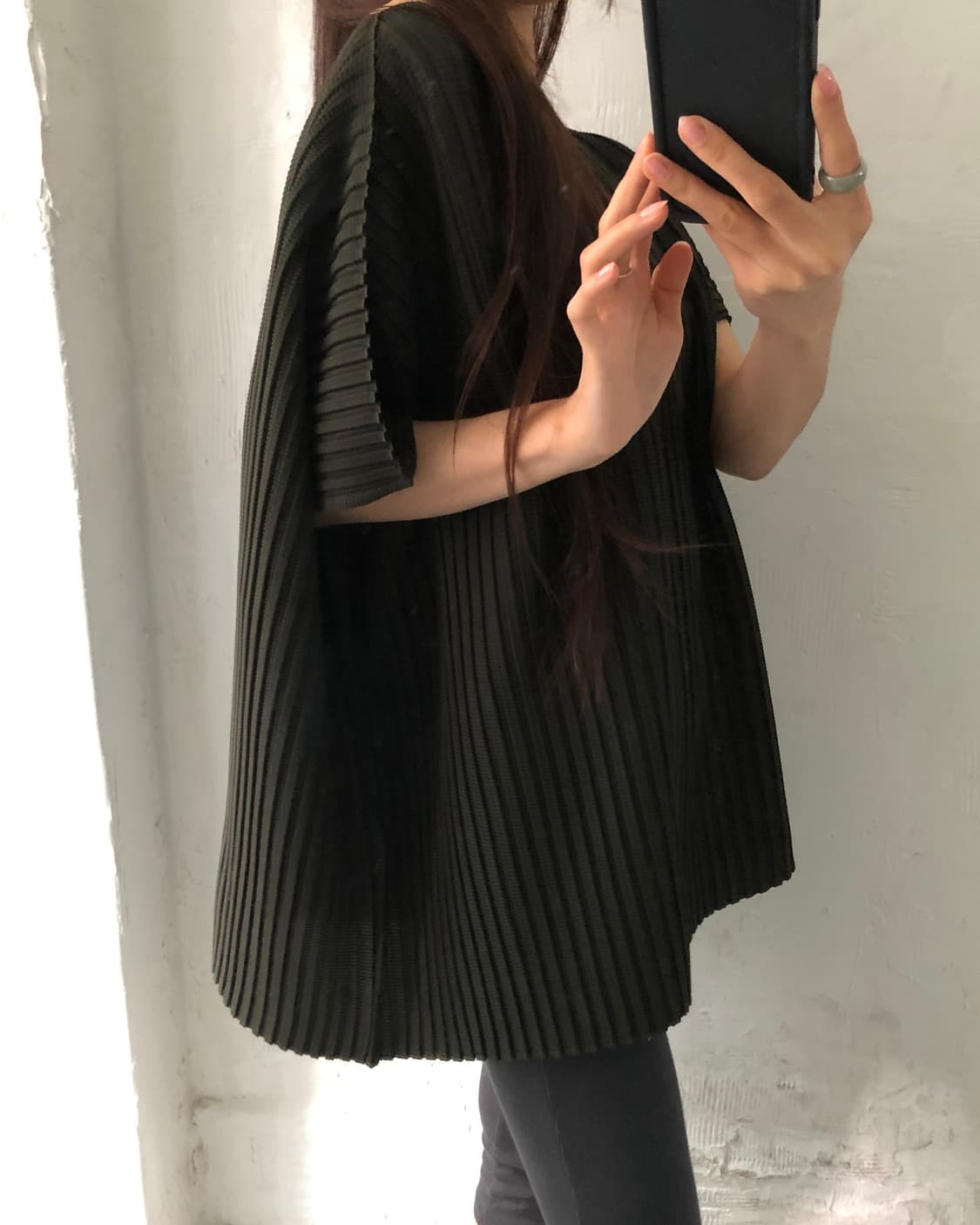 Issey Miyake me 이세이미야케 딥카키 보트넥 플리츠 티셔츠 상품이미지4