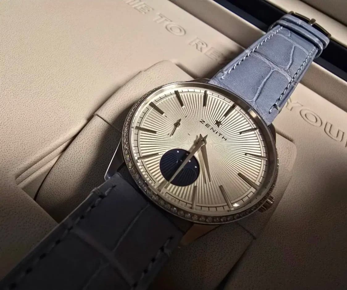 제니스 엘리트 문페이즈 새제품 36mm 입니다. 상품이미지1