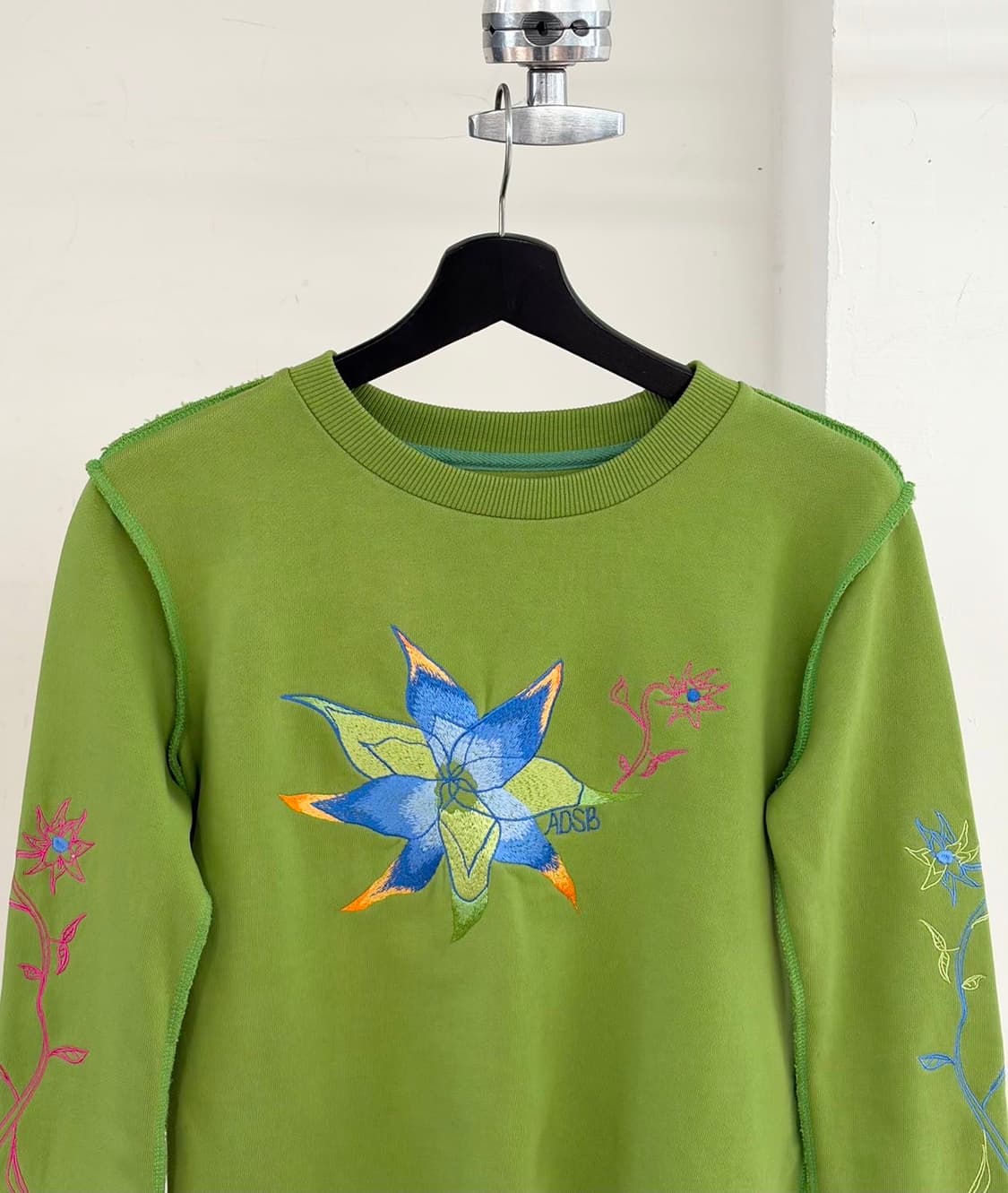 앤더슨벨 그린 크레이지 플라워 크롭 긴팔 티셔츠  상품이미지4