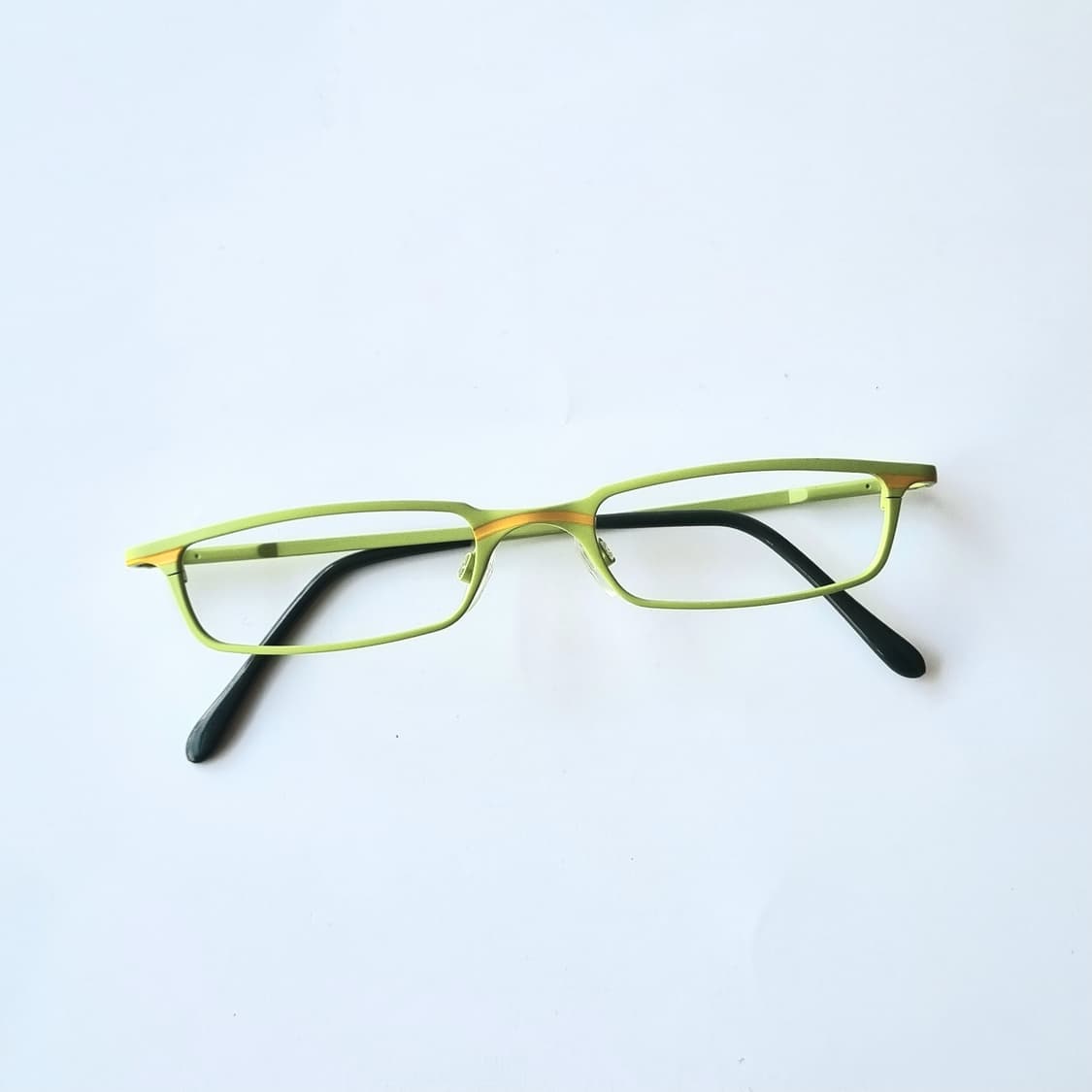 데드스탁 컬러로 완성하는 긱시크 무드, 슬림 라임 내로우 안경테 711 상품이미지1