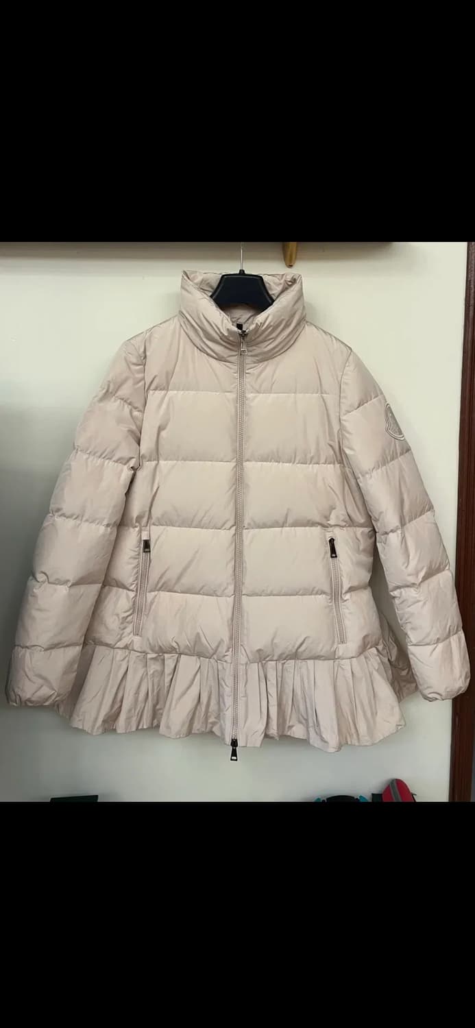 MONCLER RUFFLE HEM PUFFER JACKET SALE 상품이미지2