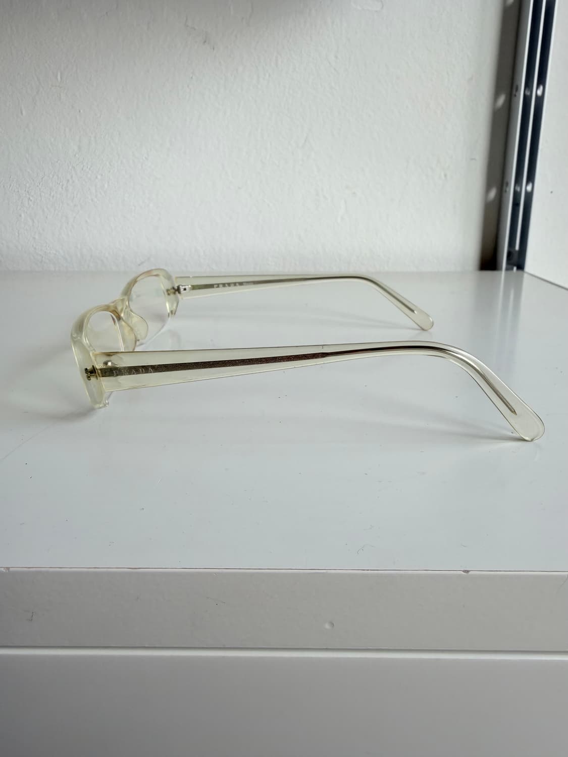 프라다 투명 반무테 안경 상품이미지2