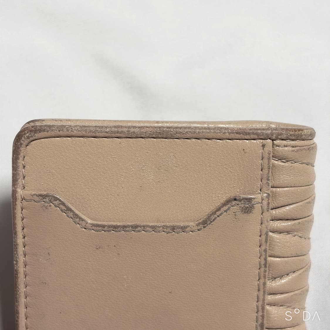 미우미우 마테라쎄 카드지갑 베이지 상품이미지7