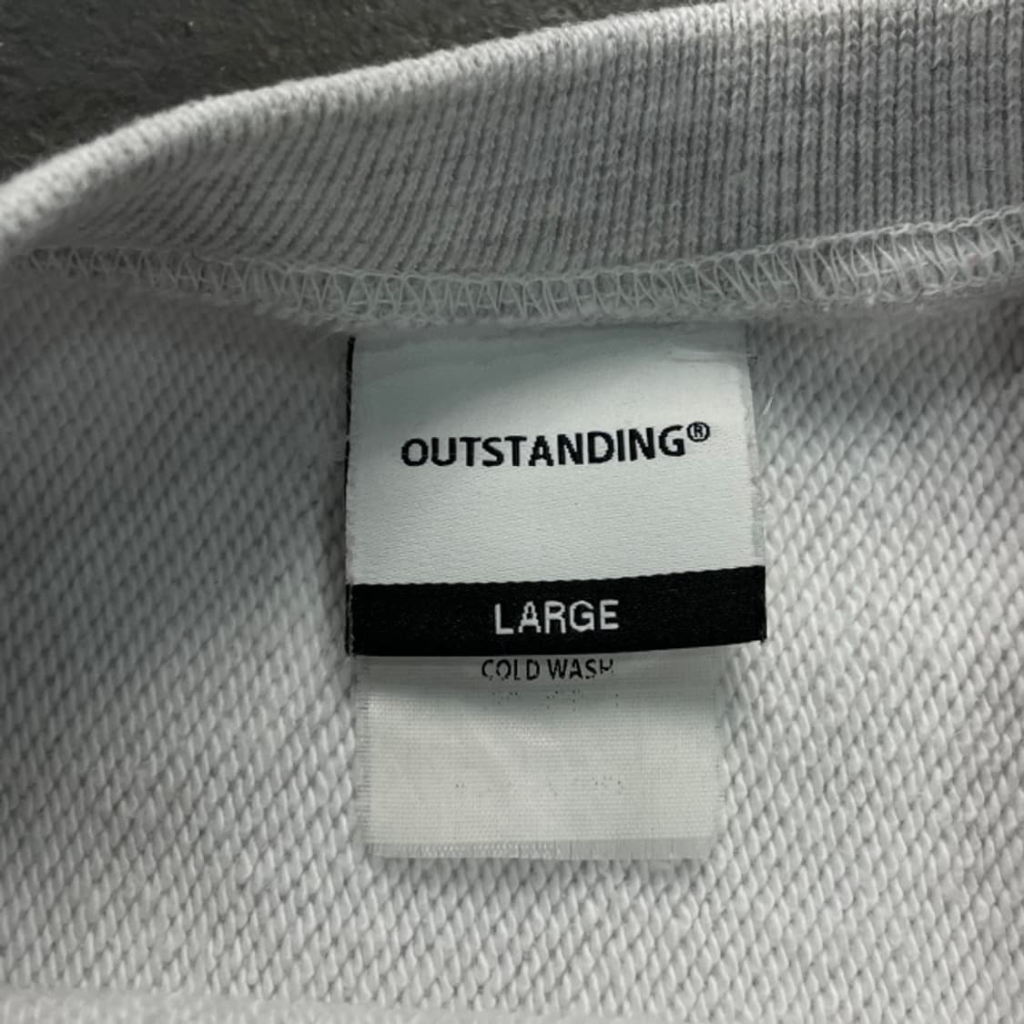 100 아웃스탠딩 맨투맨  상품이미지4