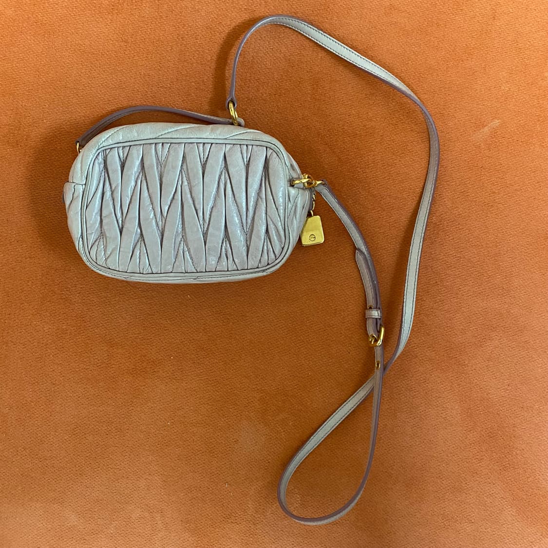 미우미우 마테라쎄 미니 크로스백 상품이미지2