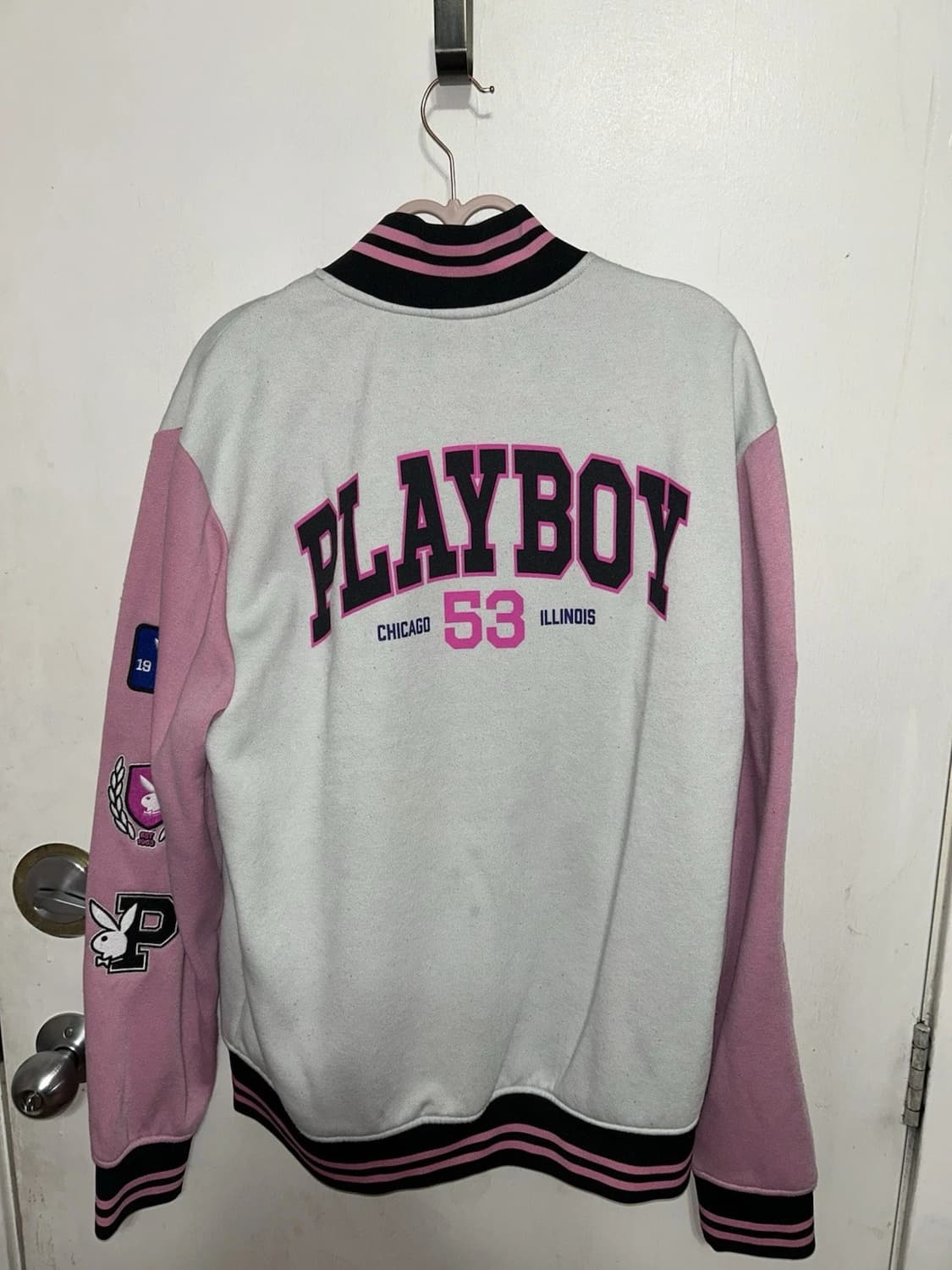 플레이보이 53 바시티 자켓 화이트 핑크 상품이미지3