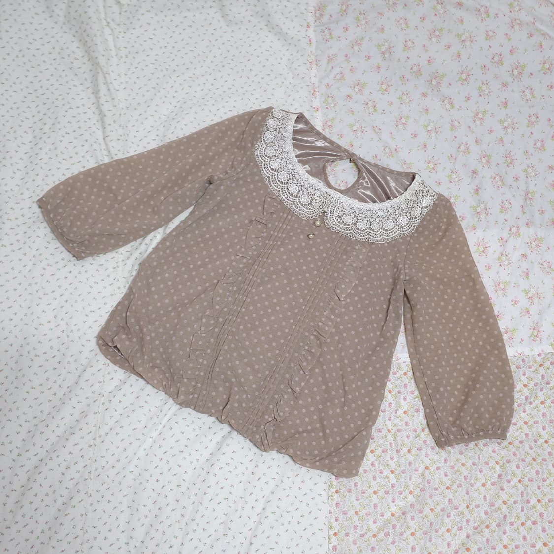 모리 하구미 레이스 뮤트 핑크 코코아 벌룬 땡땡이 도트 블라우스 상품이미지2