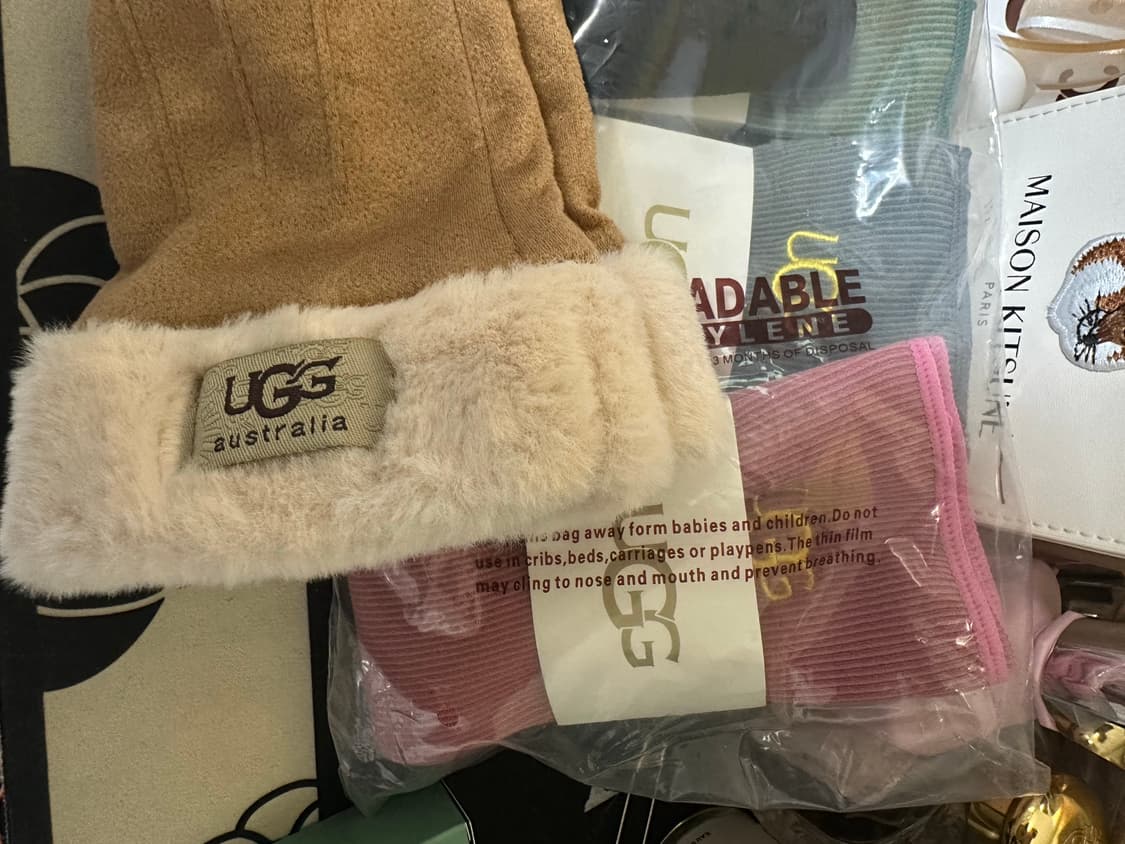 UGG 어그 베이지 스웨이드 퍼 장갑&양말세트 상품이미지2