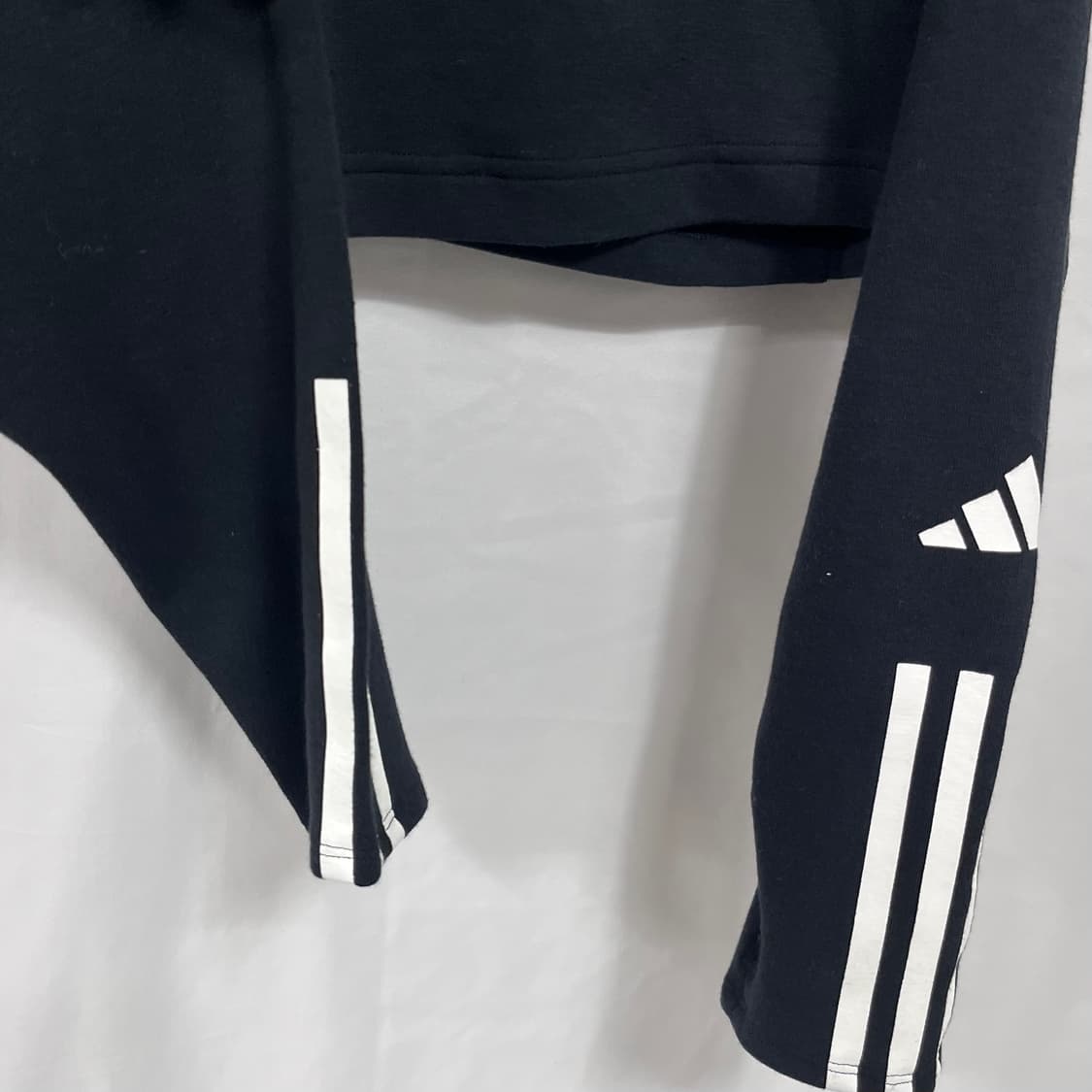 아디다스 크롭 후드티 상품이미지4