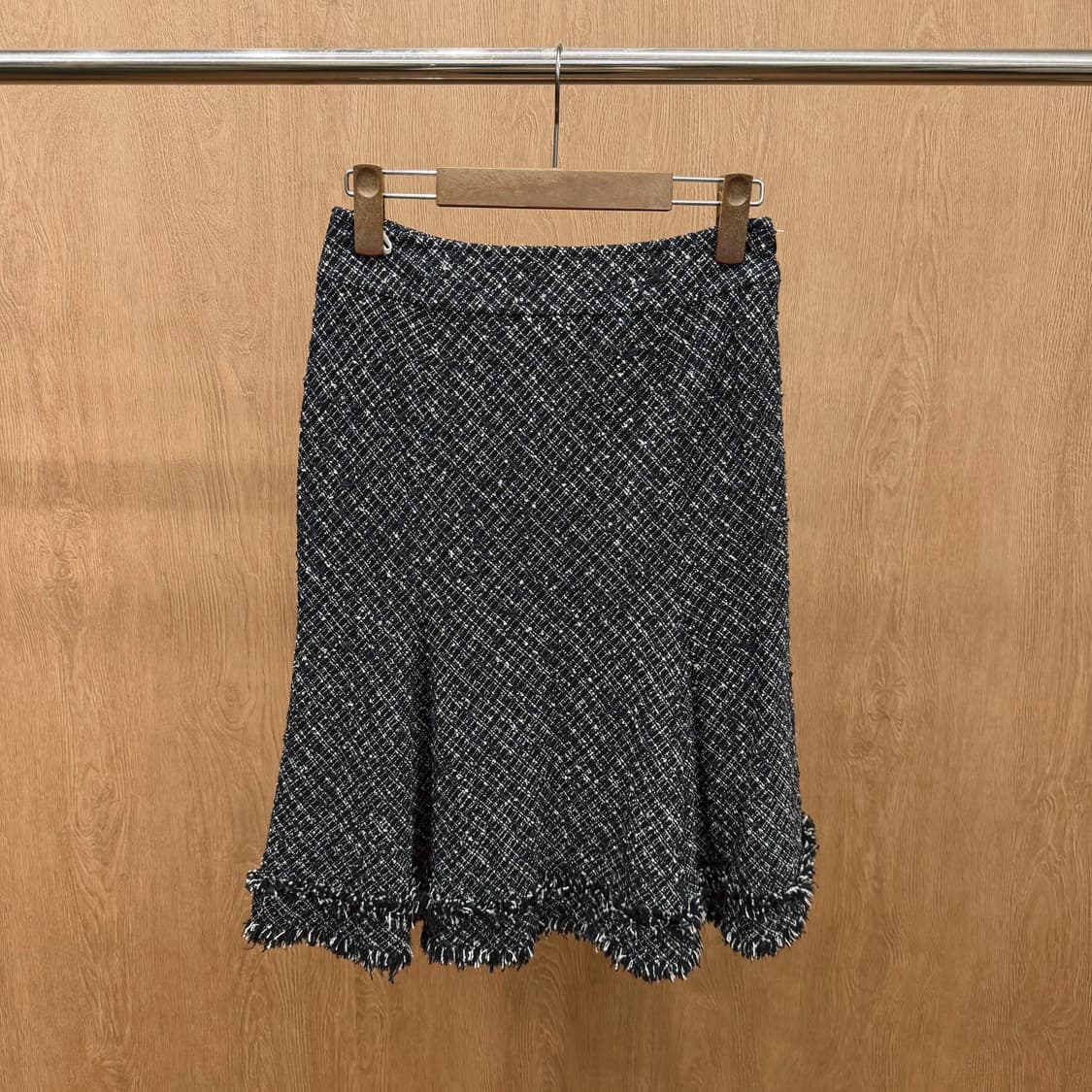 꾸레쥬 트위드 미디 스커트 밑단 프린지 디테일 플레어핏 블랙 상품이미지2