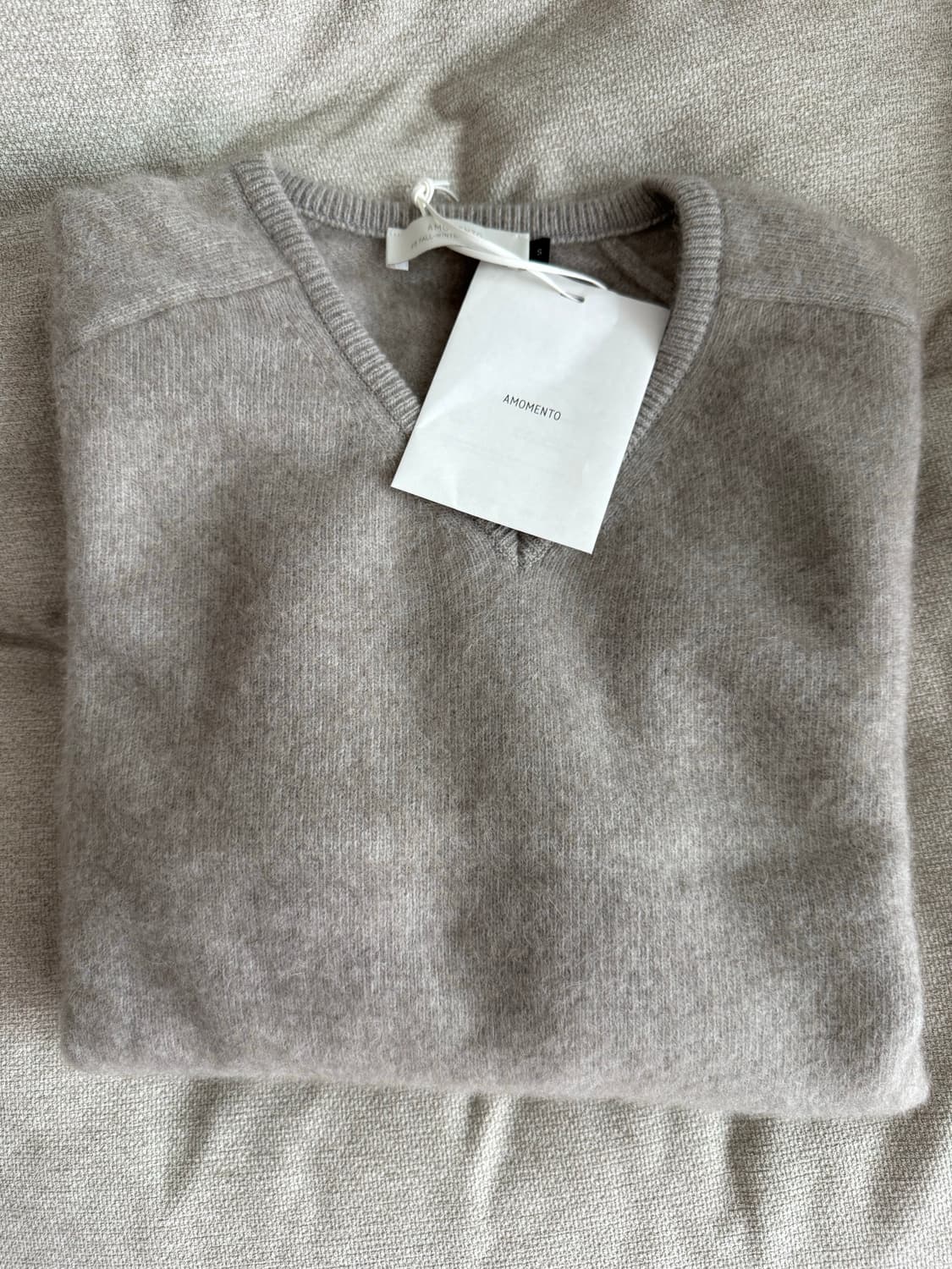 아모멘토 라쿤 브이넥니트 새상품 S racoon v-neck knit 상품이미지2