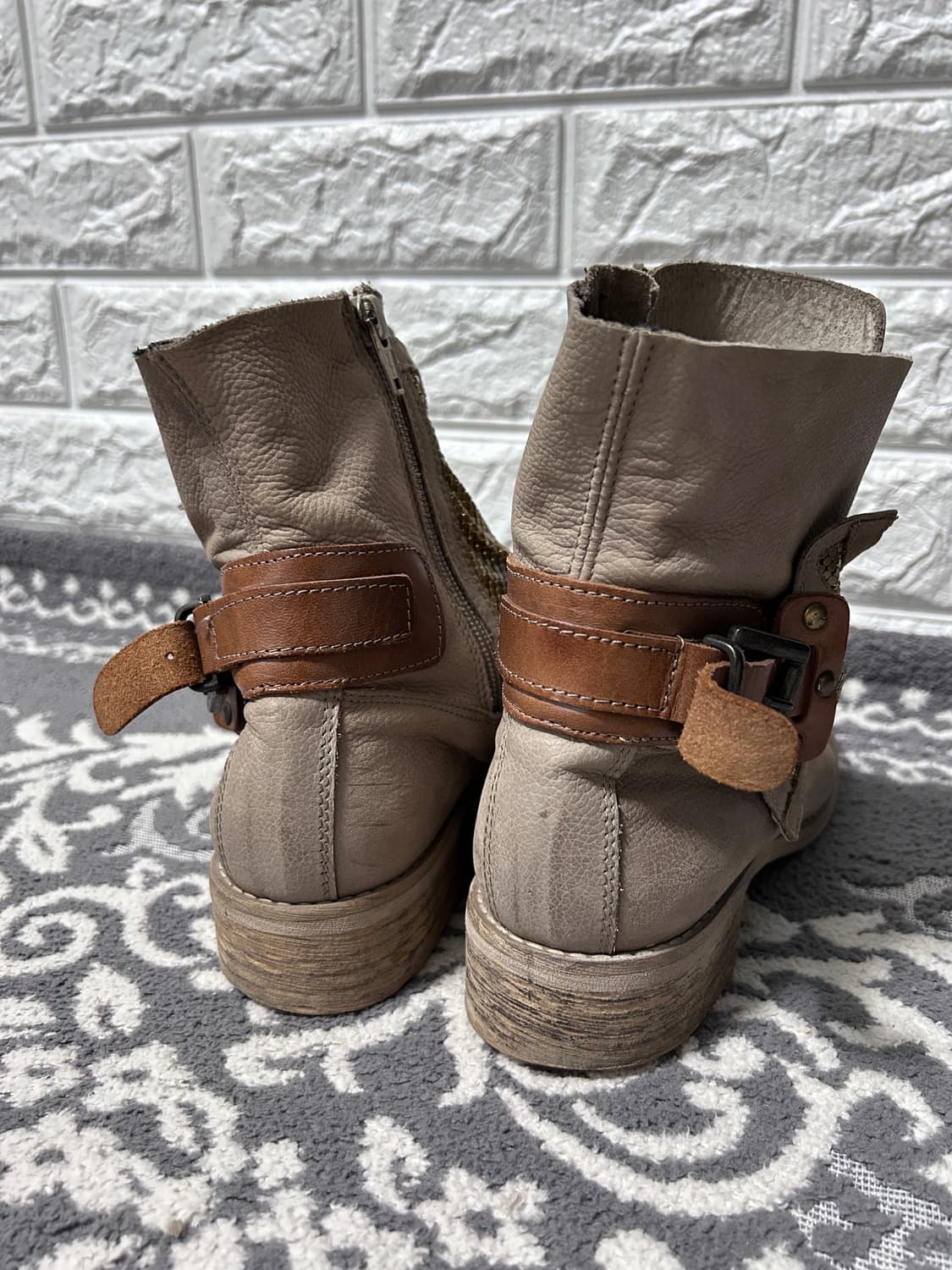 이탈리안 스웨이드 레이어드 스트랩 앵클 부츠 상품이미지4