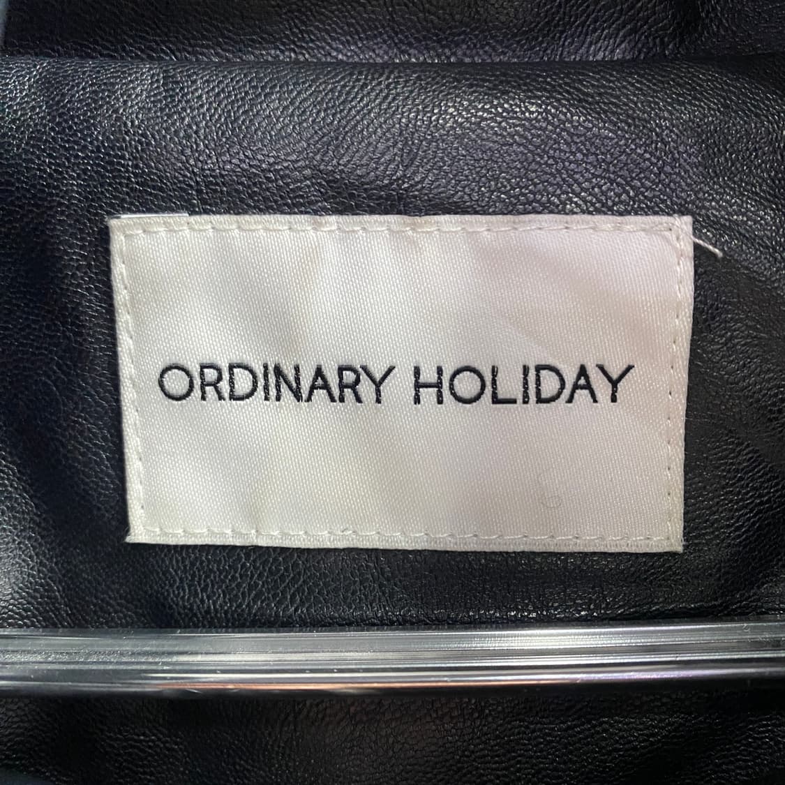 오디너리 홀리데이 크롭 블랙 레더 패딩 B3929 상품이미지3