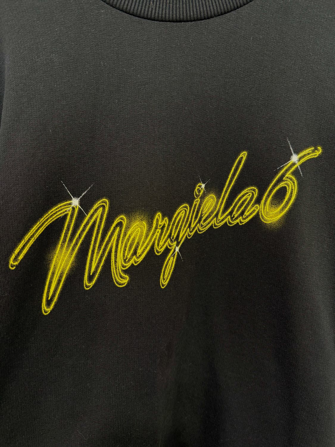 메종마르지엘라 MM6 네온 로고 스웨트셔츠 상품이미지3