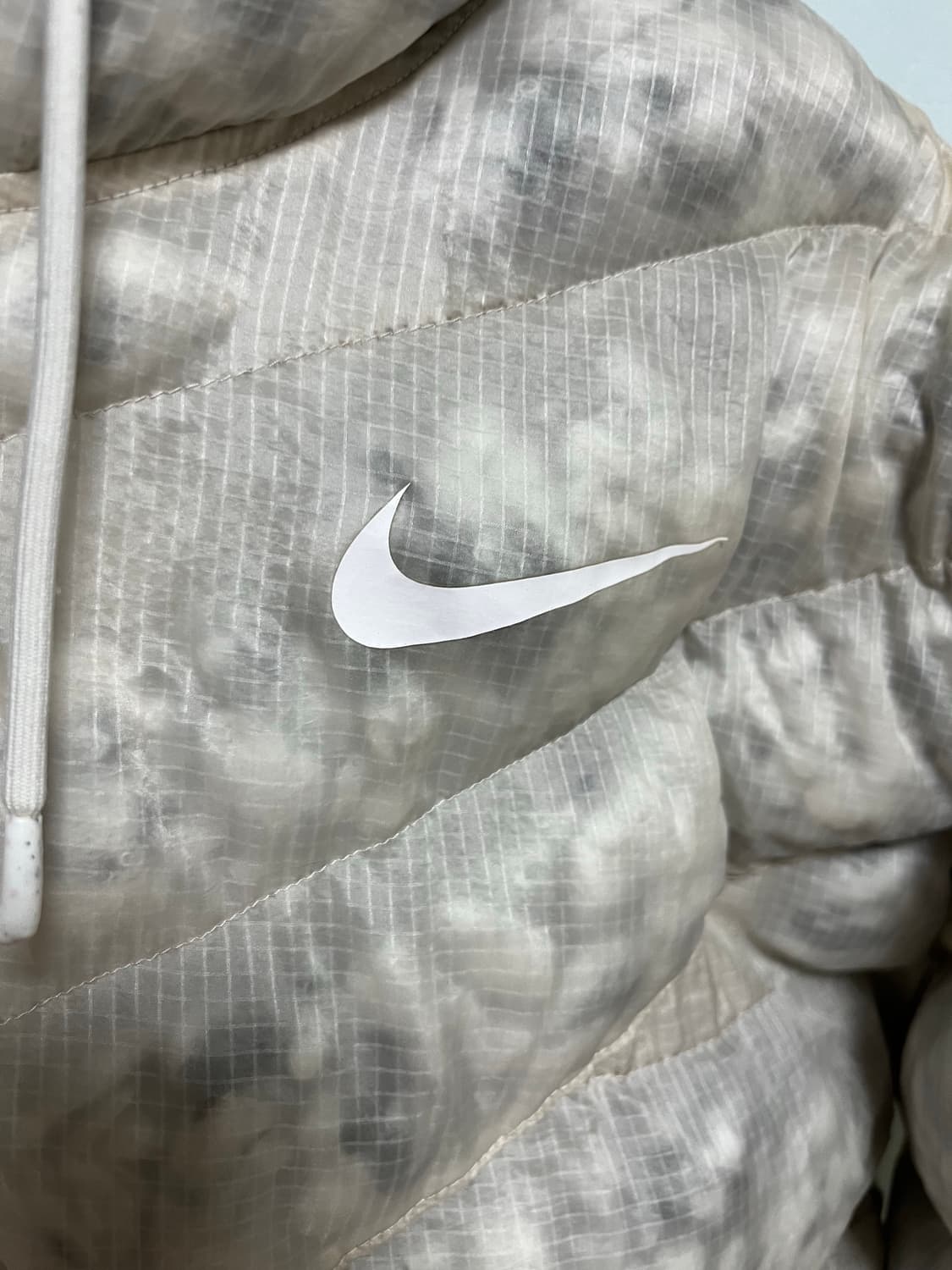 나이키 화이트  에코다운  패딩 점퍼 상품이미지2