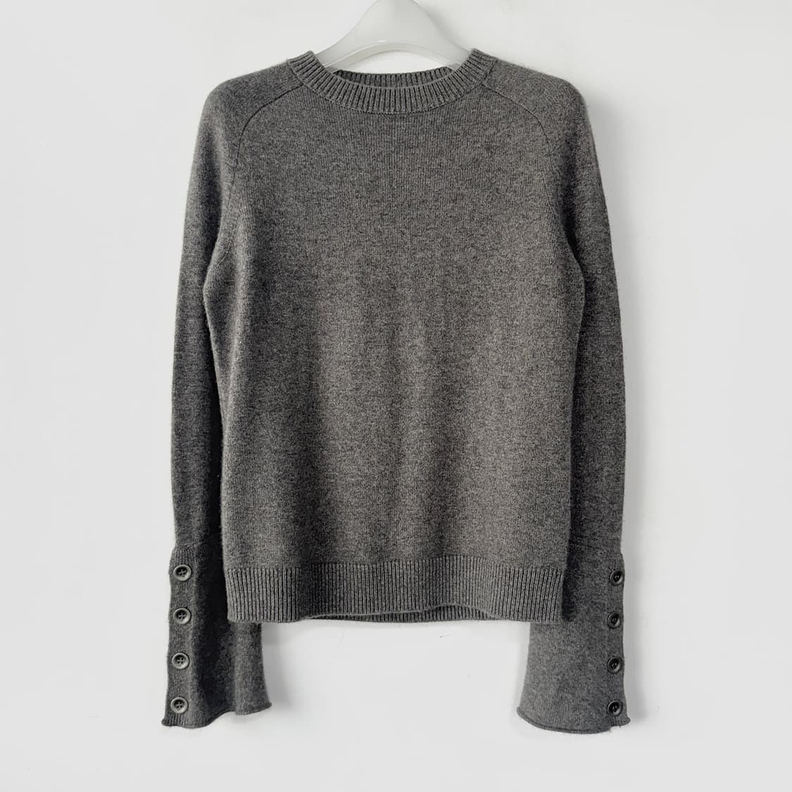 캐시미어100 커프스 버튼 니트 탑 상품이미지1