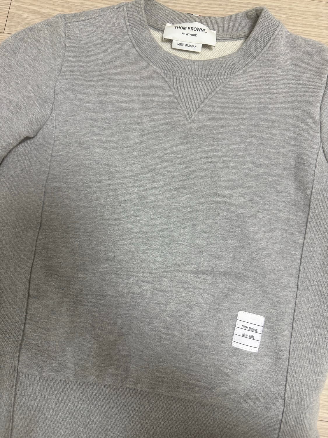 톰브라운 맨투맨 상품이미지1