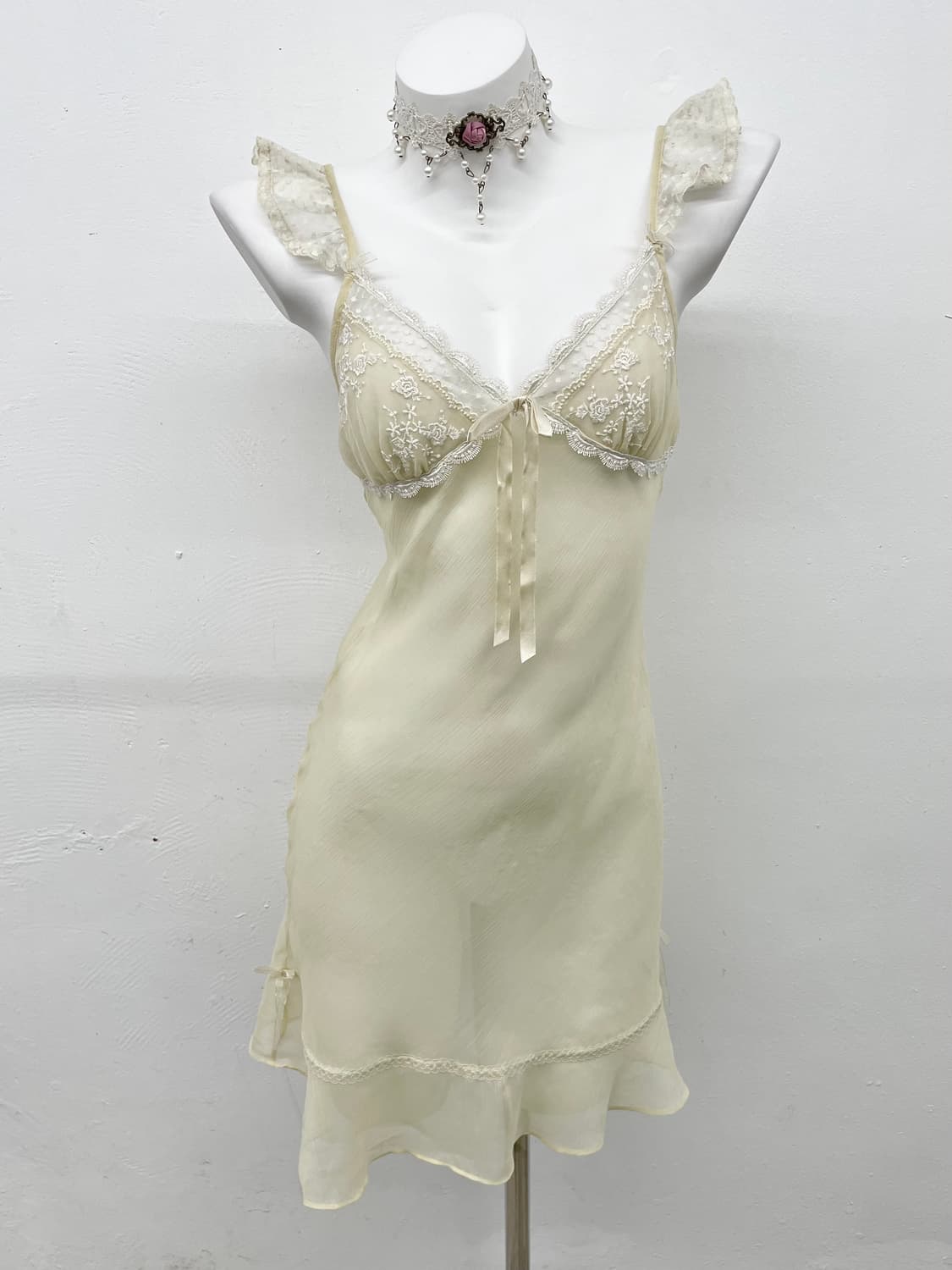 에블린 시어 레이스 슬립 상품이미지1