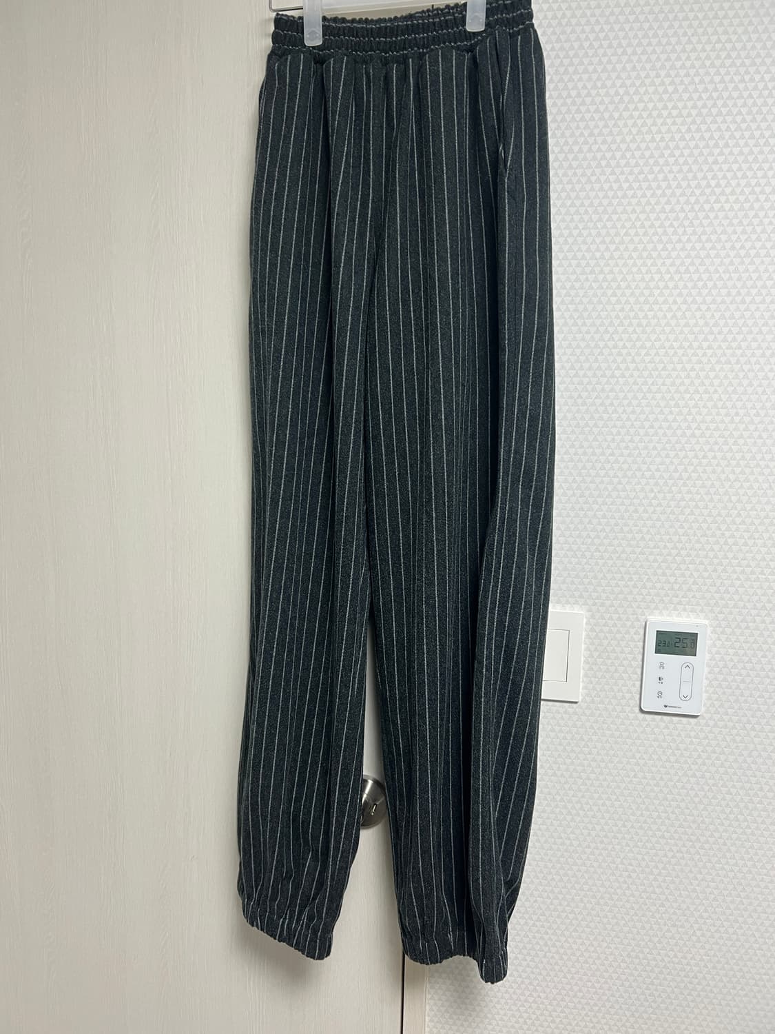 호노 리포트 이지 빅 팬츠 블랙 스트라이프 팝니다 상품이미지1