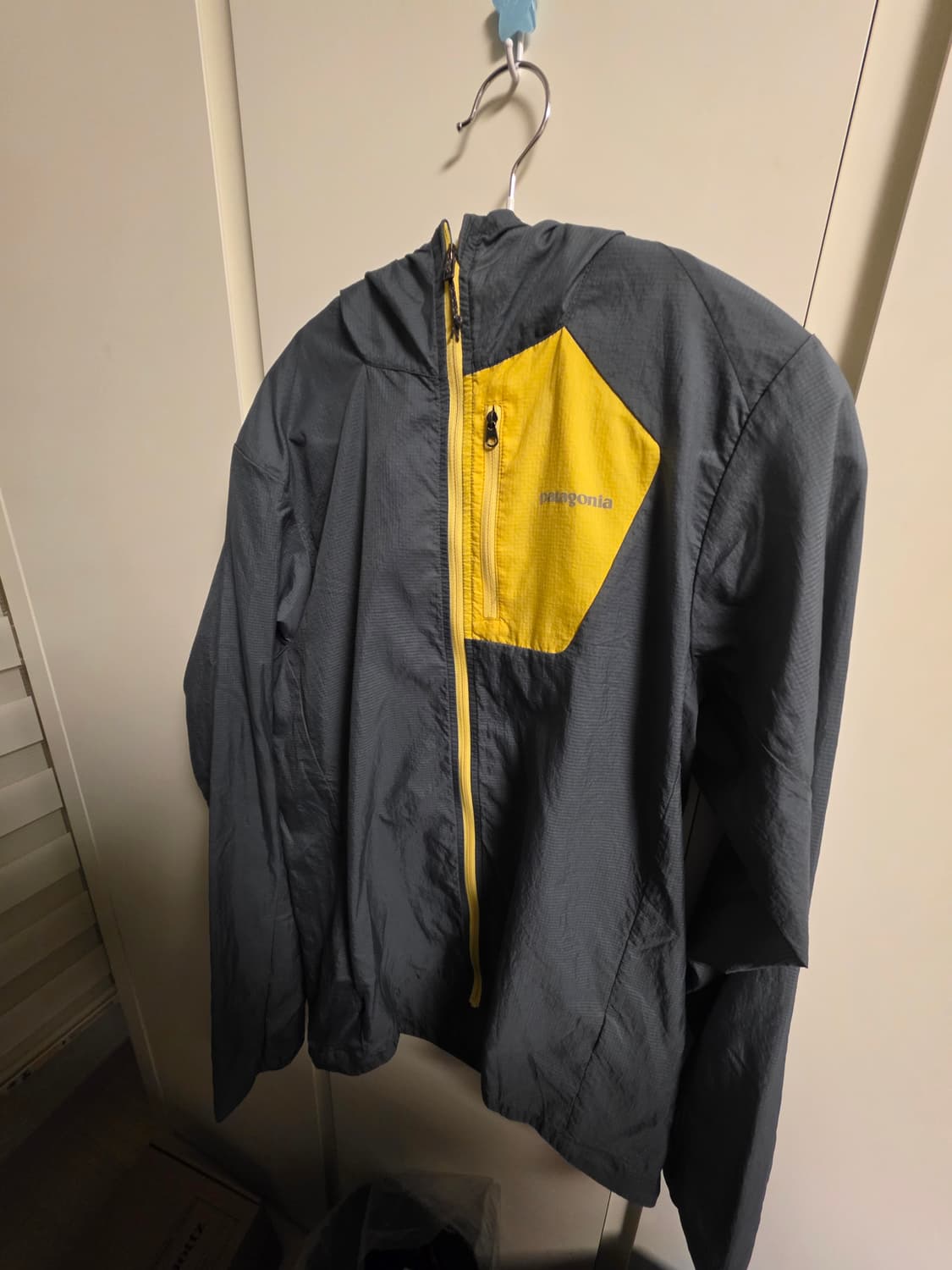 파타고니아 초경량 바람막이 s사이즈  상품이미지1
