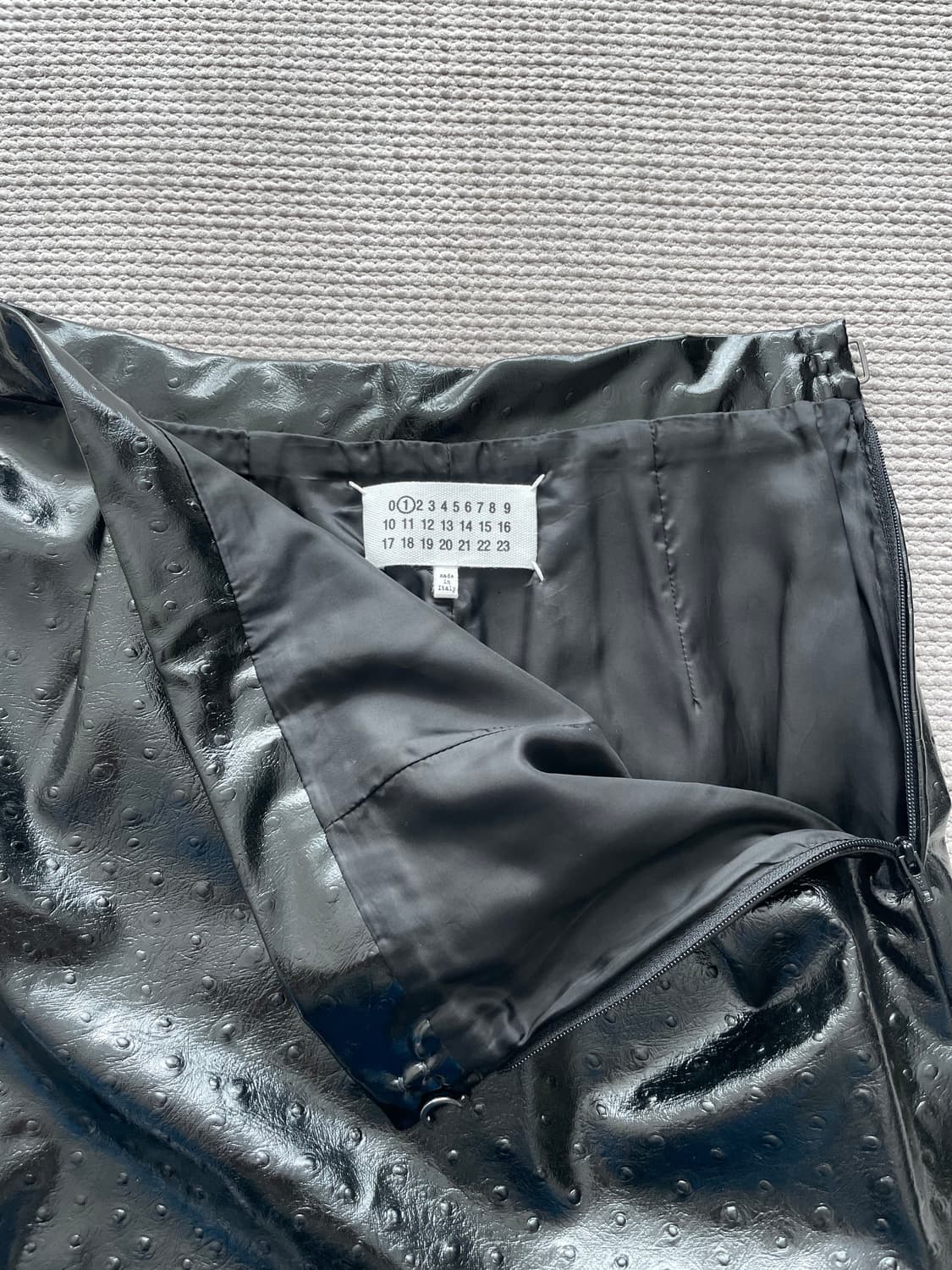 메종마르지엘라 페이크 레더 스커트 상품이미지3