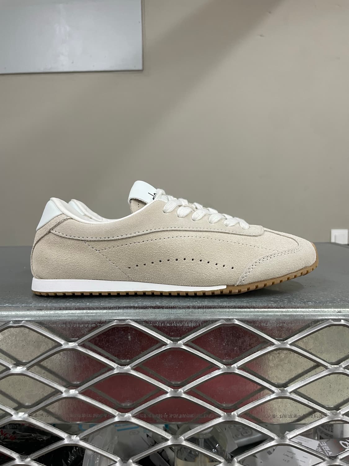 알로 요가 선셋 스니커즈 w7.5 상품이미지4