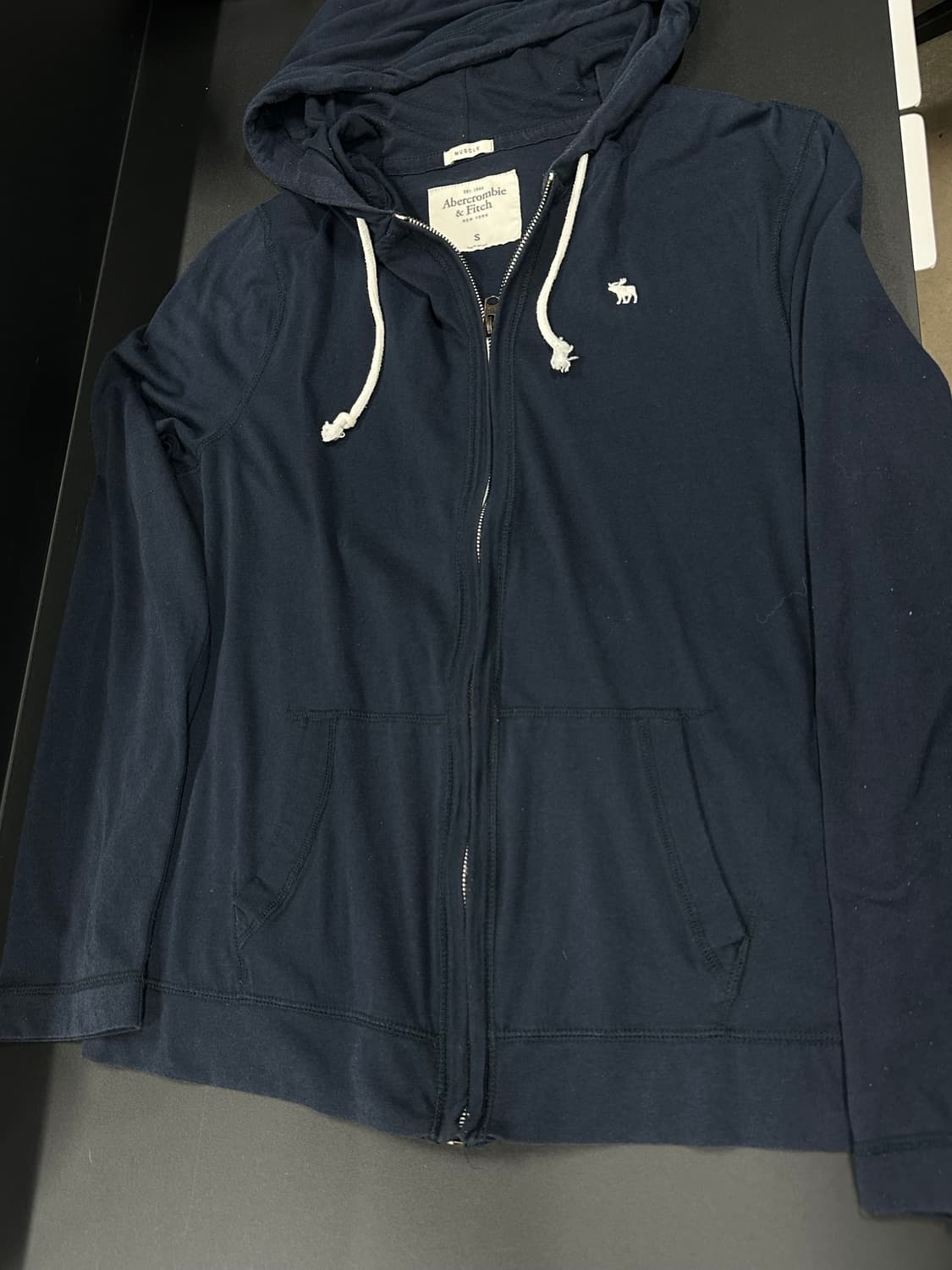아베크롬비 Abercrombie & Fitch 네이비 스몰 로고 후드 집 상품이미지4