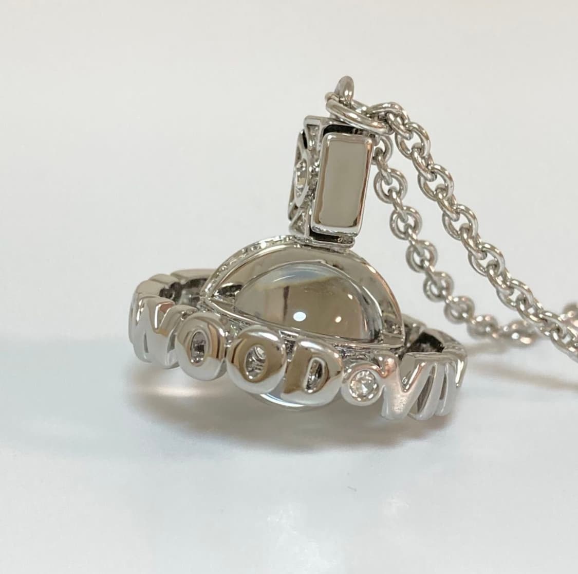 비비안웨스트우드 아카이브 화이트 크리스탈 레터링 orb 팬던트 목걸이 상품이미지5