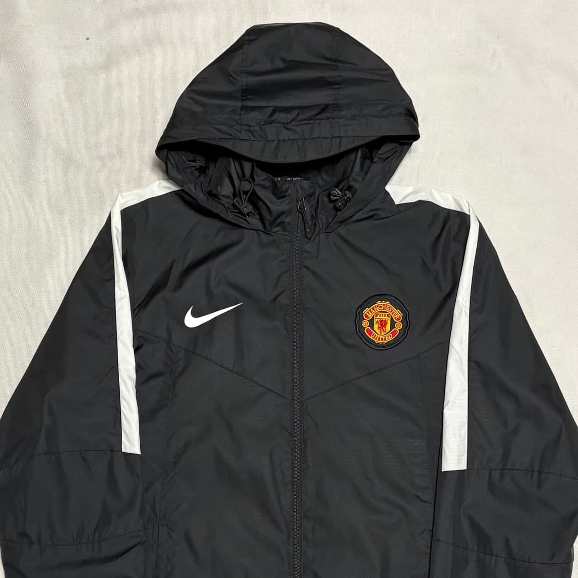 L 나이키 멘체스터유나이티드 블랙 후드 바람막이 상품이미지1
