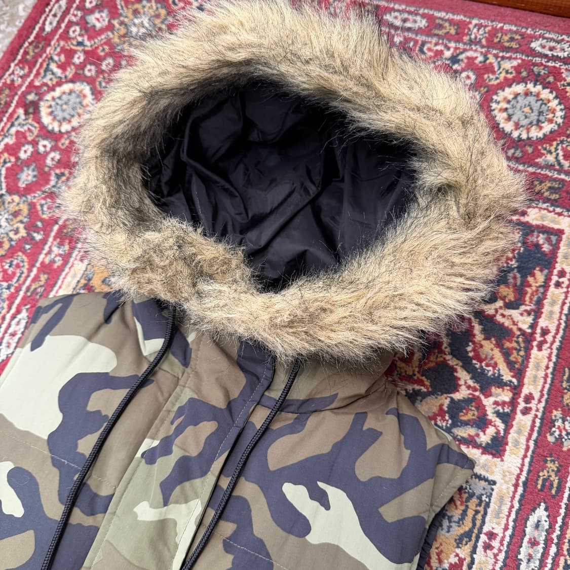 칼하트 카모 덕다운 후드 베스트 [ 44 ] 상품이미지2