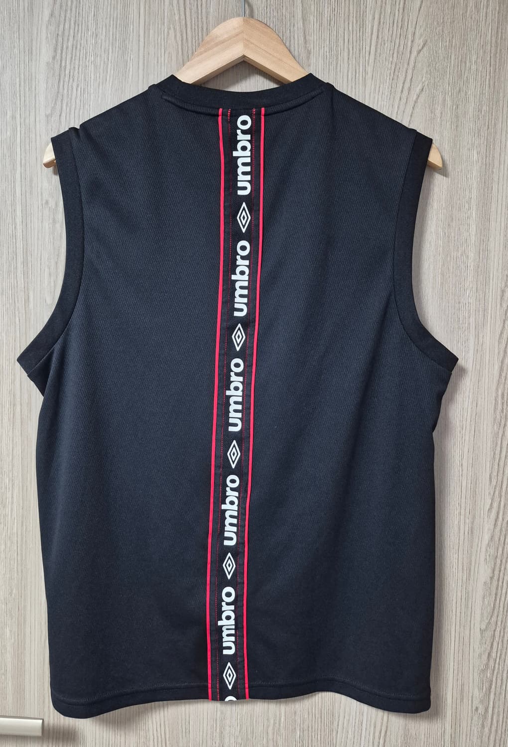 엄브로 민소매 기능성티 100 상품이미지2