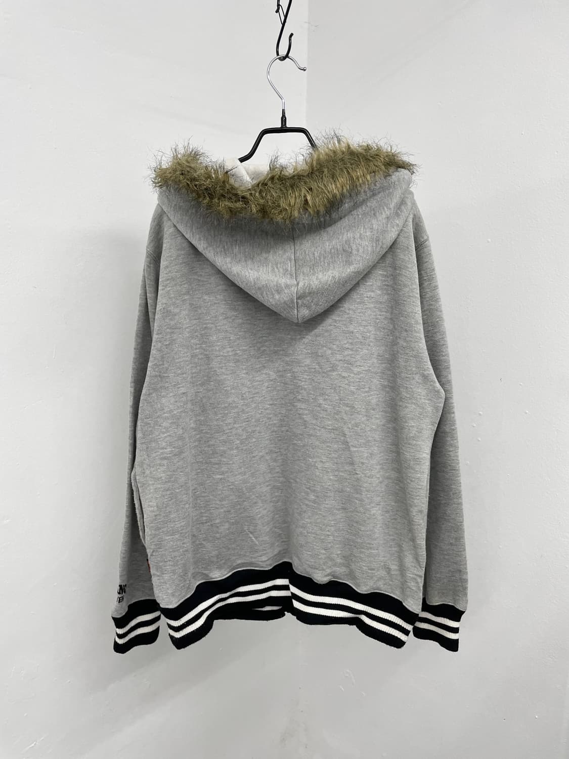 그레이 레터링 퍼 후드집업 상품이미지4