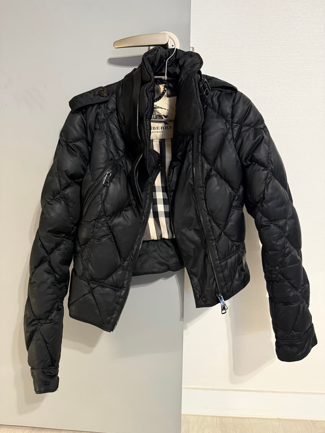 버버리 숏 패딩 상품이미지1