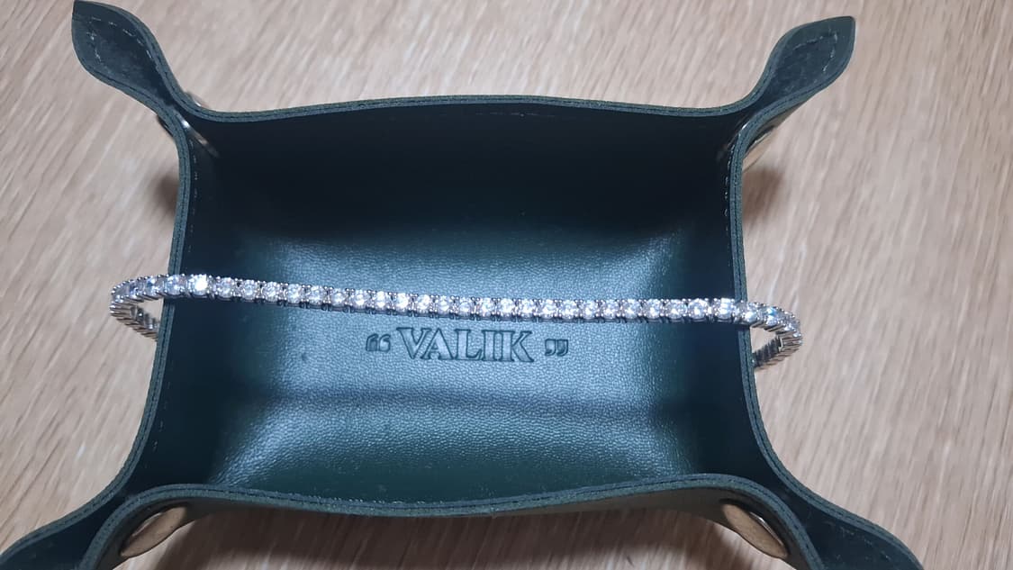 테니스팔찌와 덤으로 은 목걸이 팝니다 상품이미지2