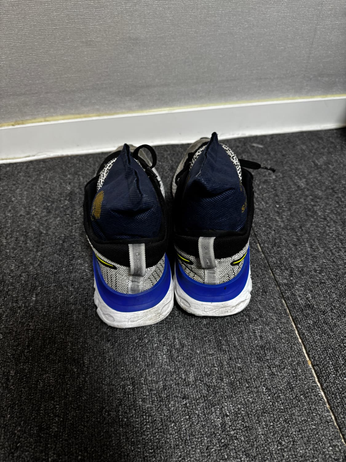 NIKE REACT 플라이니트 러닝화 270 상품이미지3