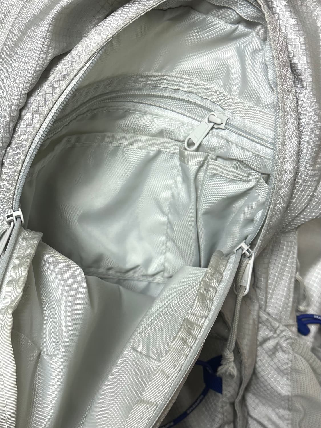 슈프림 백팩 실버  상품이미지6