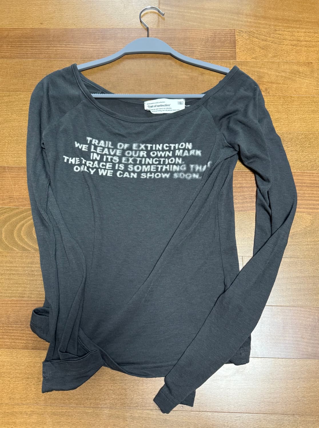 보헤미안서울 PRINTED LONG SLEEVE, CHARCOAL 상품이미지3