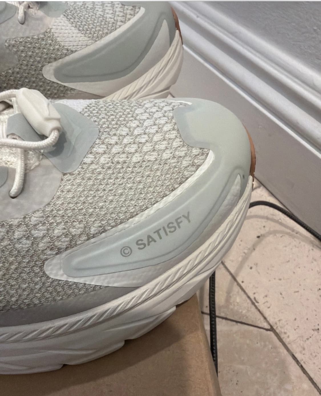 호카 x 새티스파이 클리프톤 LS 셀라돈 틴트 위스퍼 화이트 상품이미지5