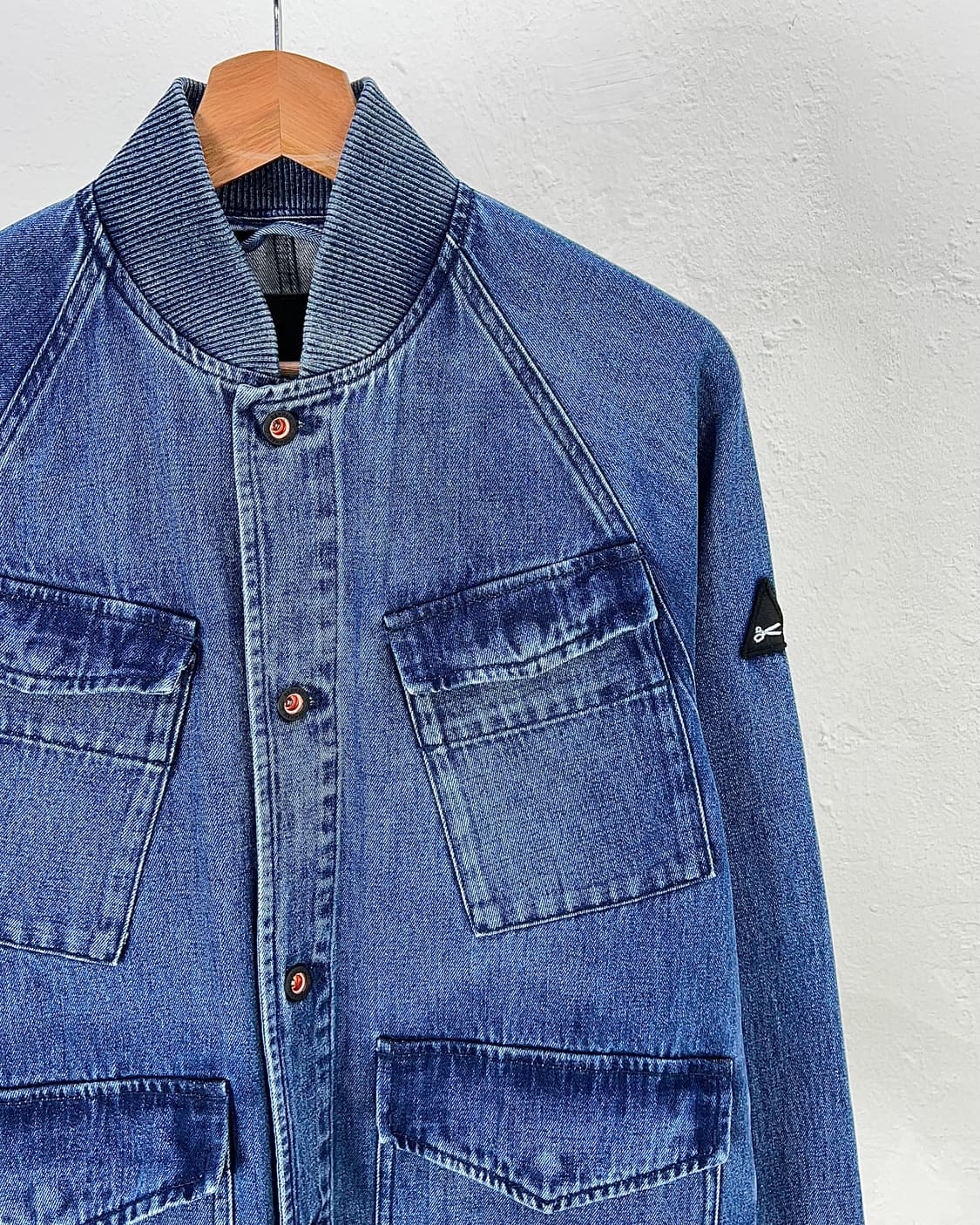 덴함 스톤워싱 밀리터리 모티브 데님 멀티 포켓 봄버  자켓 상품이미지3