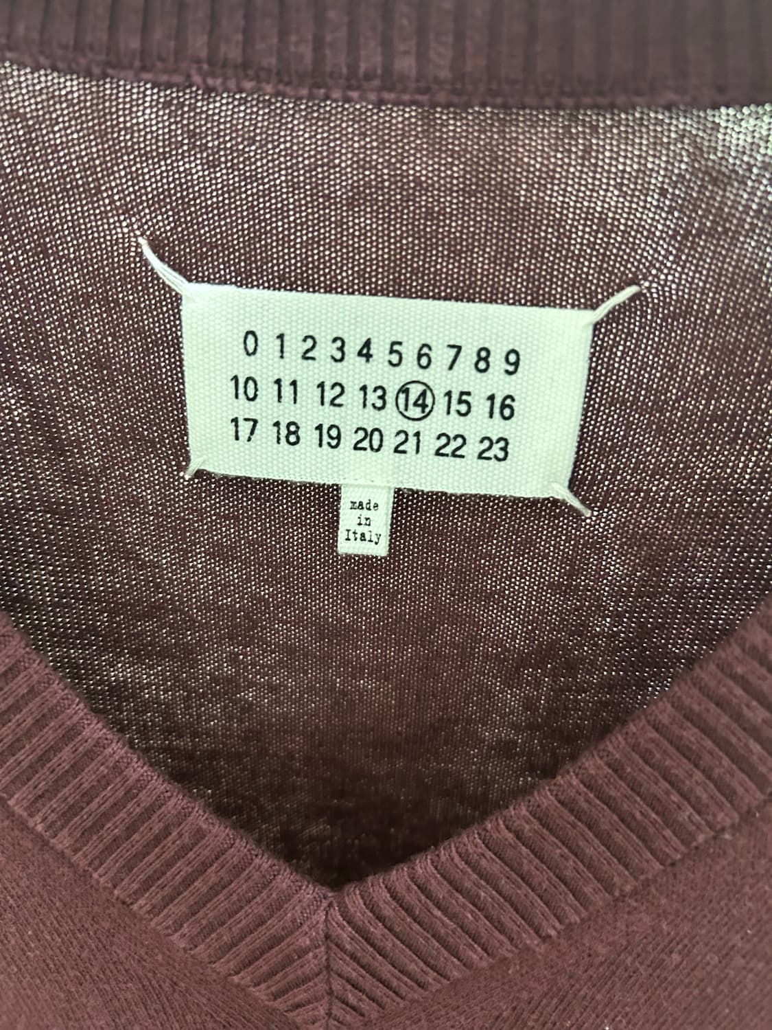 마르지엘라 엘보우 패치 브이넥 니트 버건디 상품이미지4