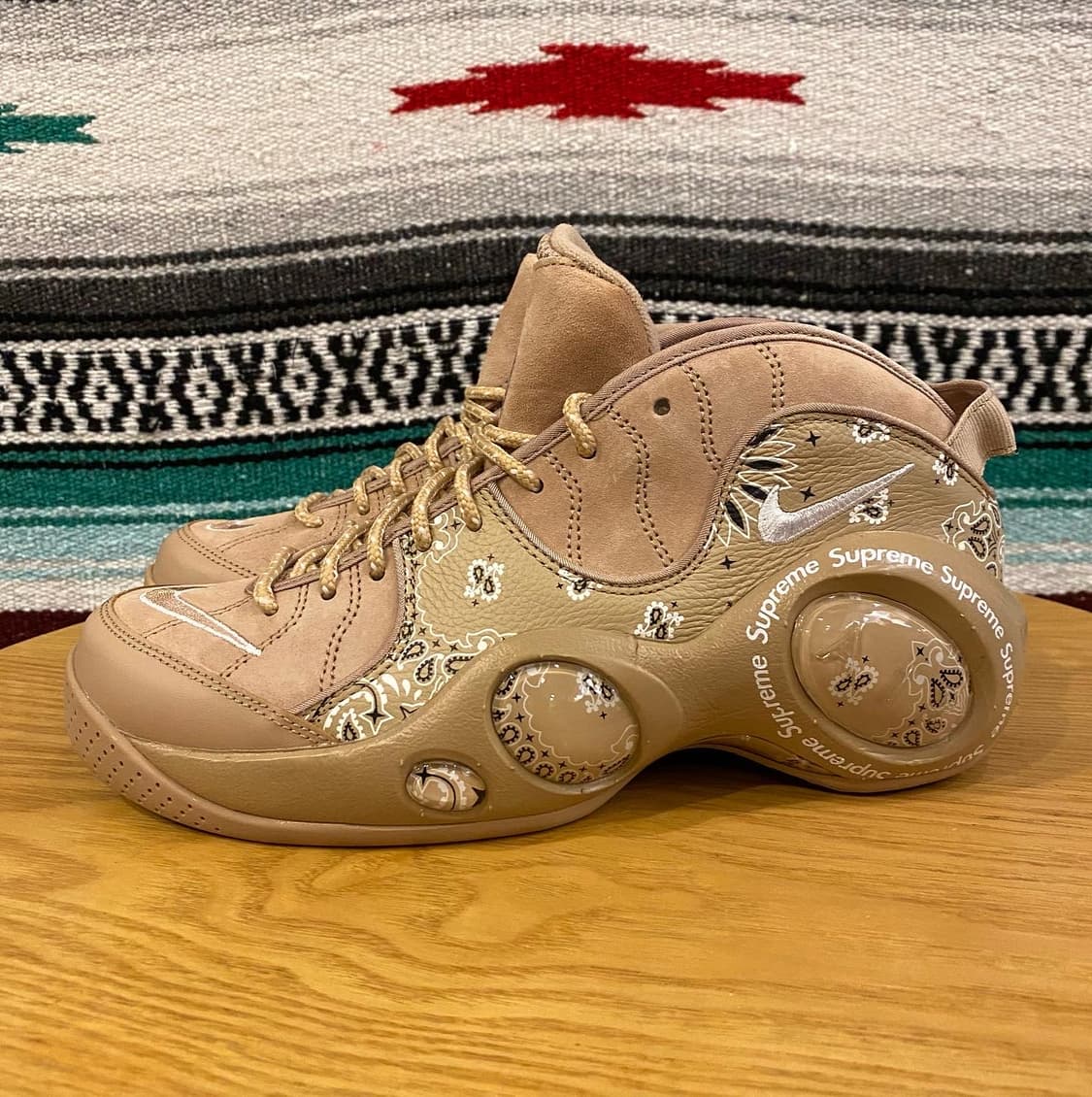 새상품 슈프림 나이키 에어줌 플라이트 95 페이즐반다나 상품이미지4