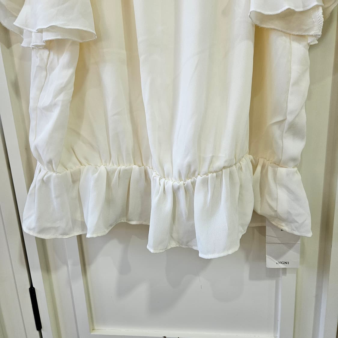 (INGNI) 오프숄더 프릴 블라우스 새상품 상품이미지4