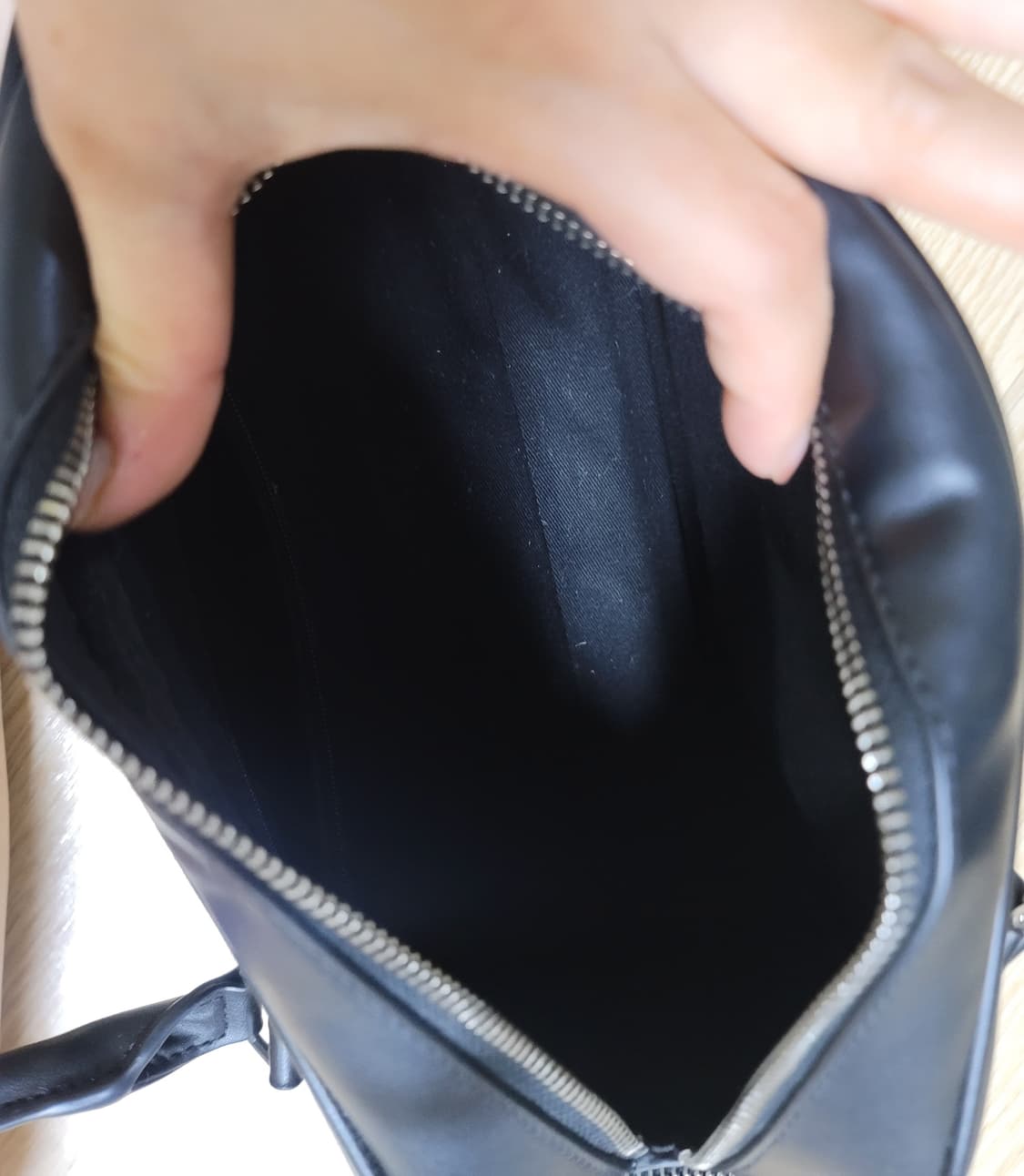 마뗑킴 블랙 가죽 보스턴백
 상품이미지7