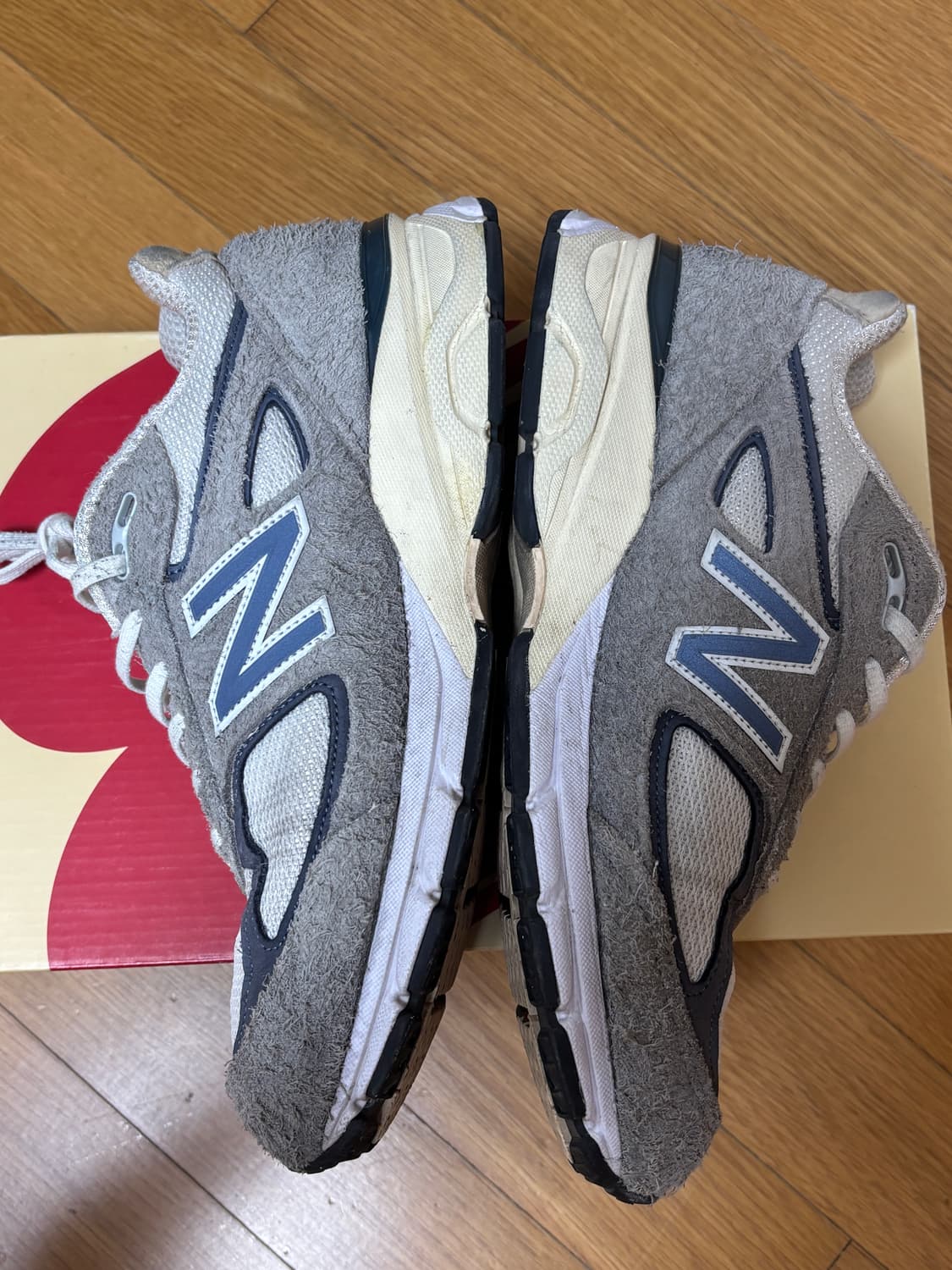 [260] 뉴발란스 990V4 그레이 상품이미지3