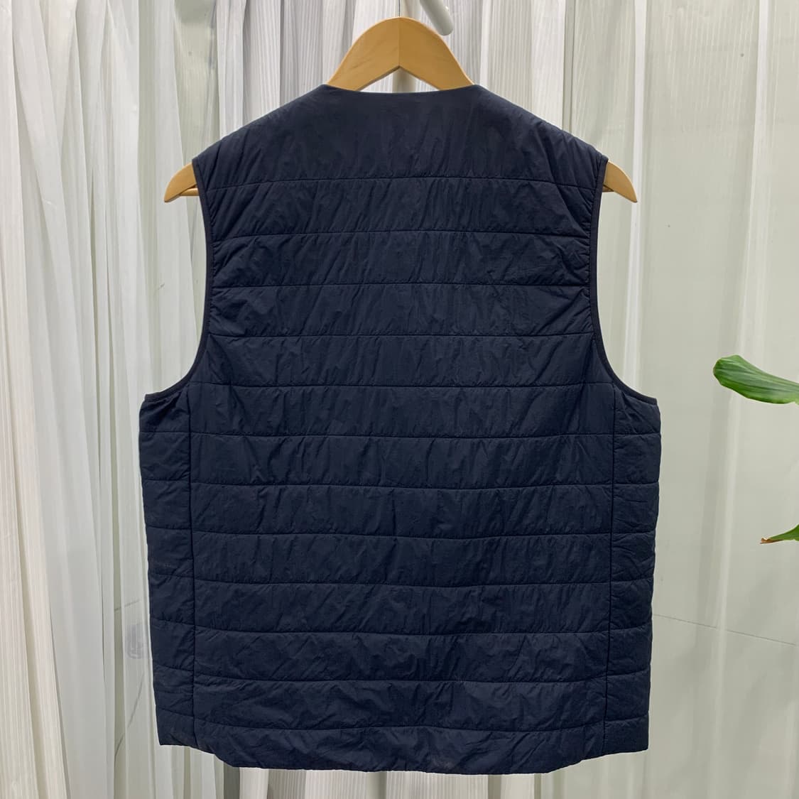 유니클로 웜 패디드 경량 브이넥 베스트 1831 상품이미지2