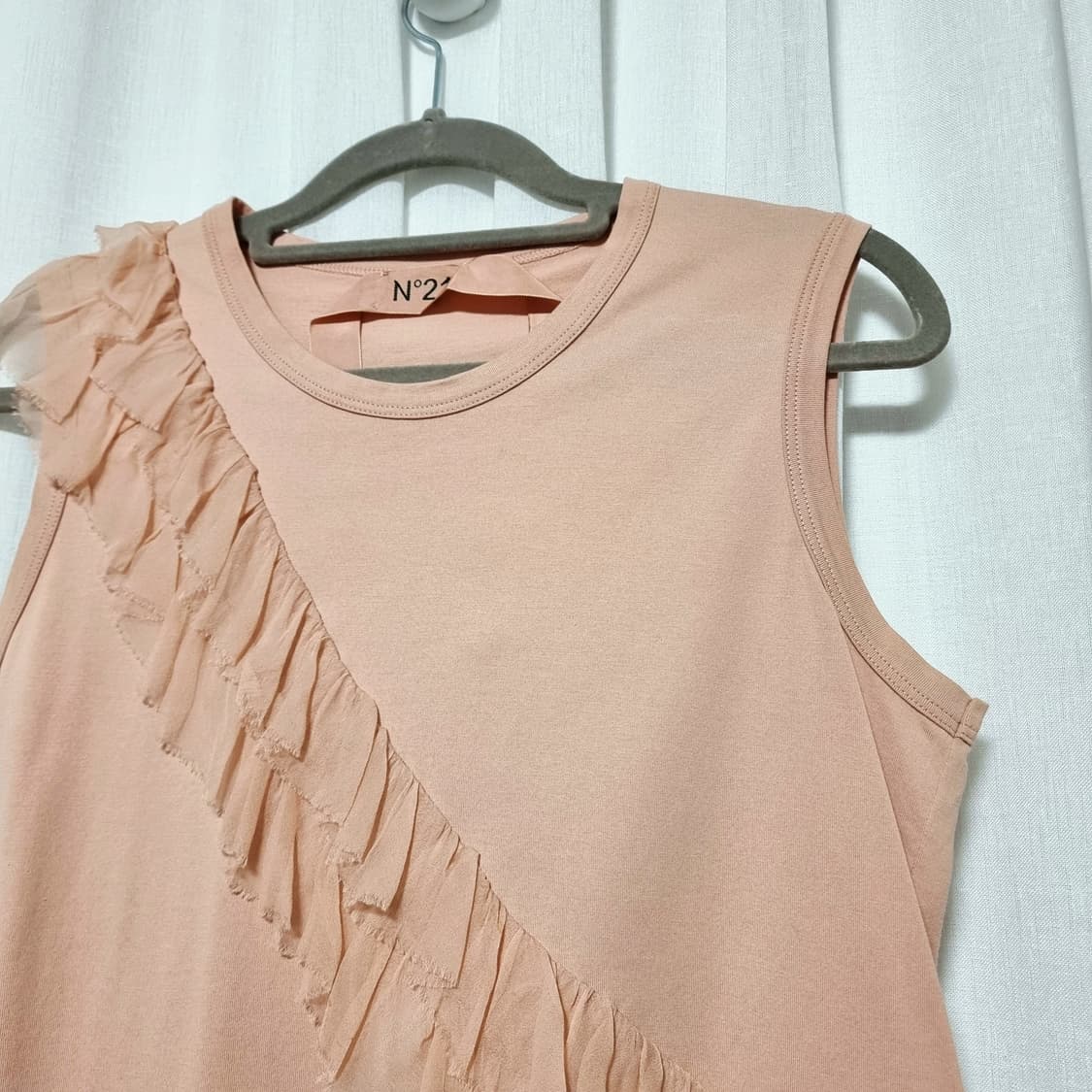 N21 누메로 벤투노 실크러플 슬리브리스 코튼 티 (55) 상태최상 상품이미지2