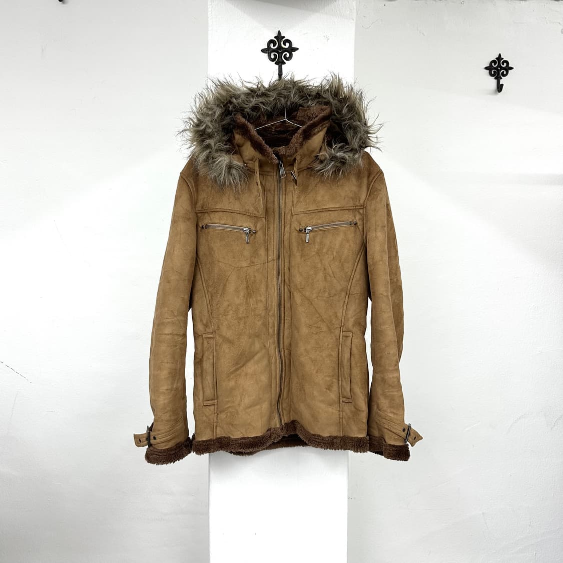 beige mouton fur jacket 상품이미지4