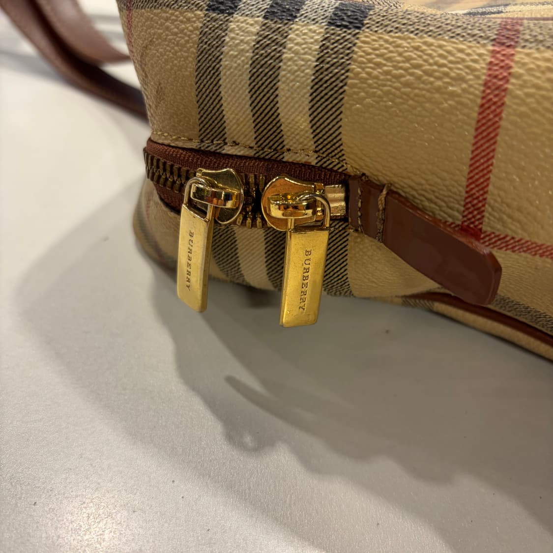 버버리 체크노바 바게트 패턴 토트백 상품이미지4